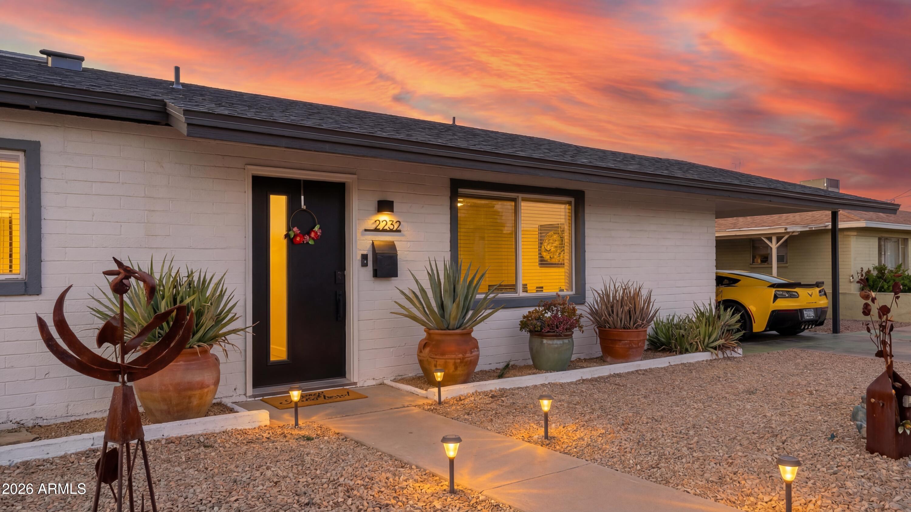 2232 W SAN MIGUEL Avenue