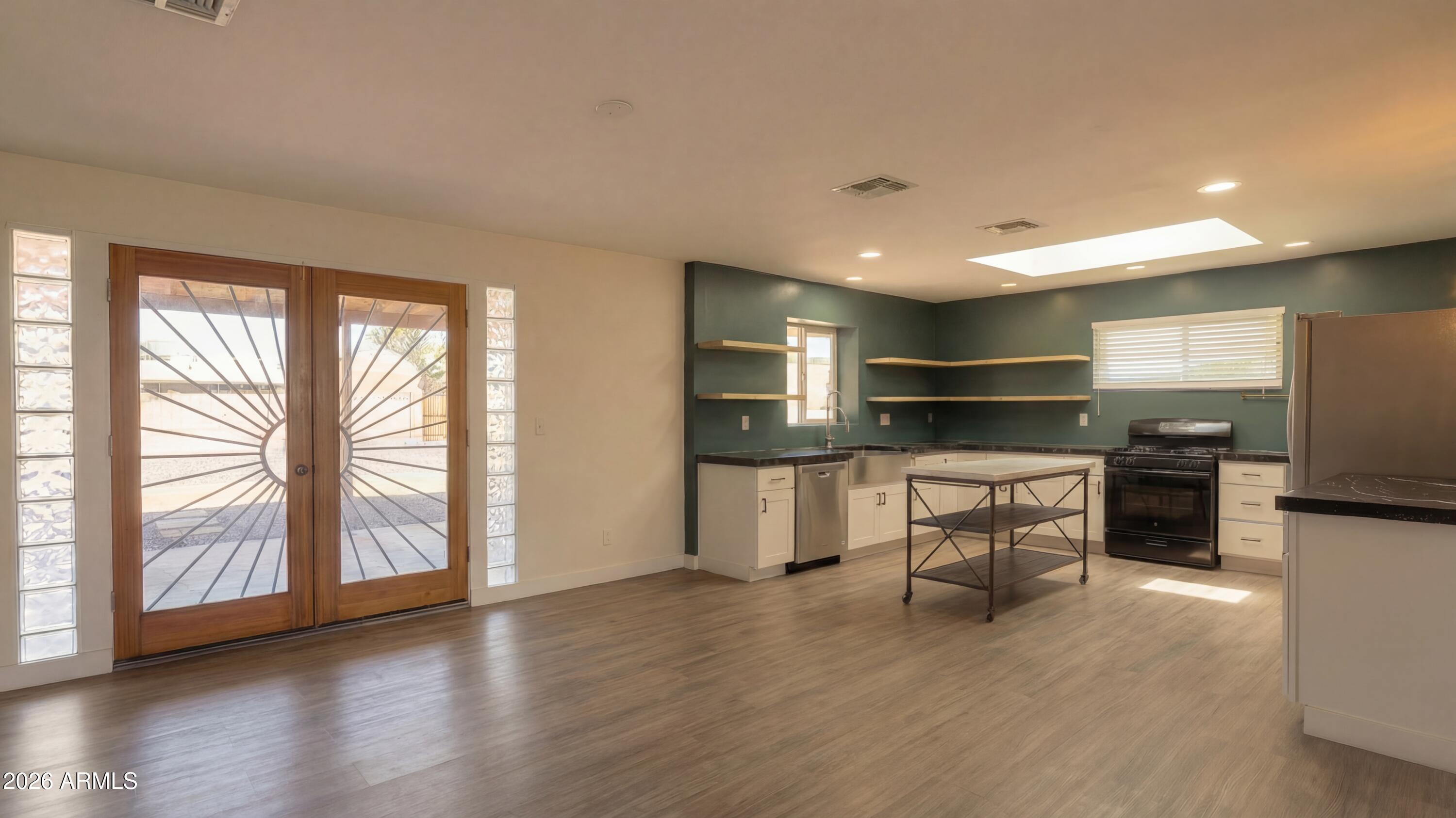 2232 W SAN MIGUEL Avenue