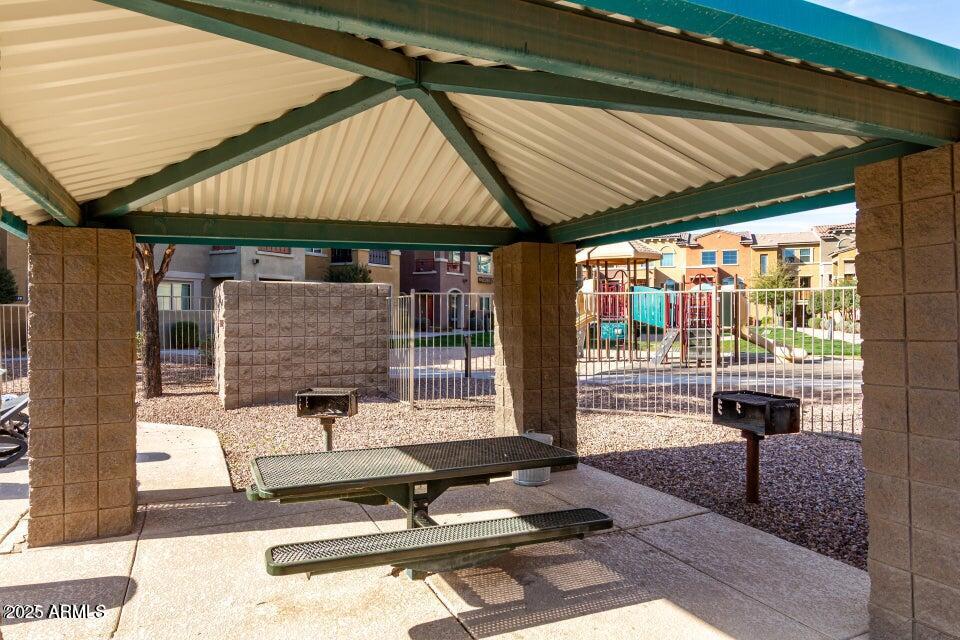 240 W JUNIPER Avenue 1053