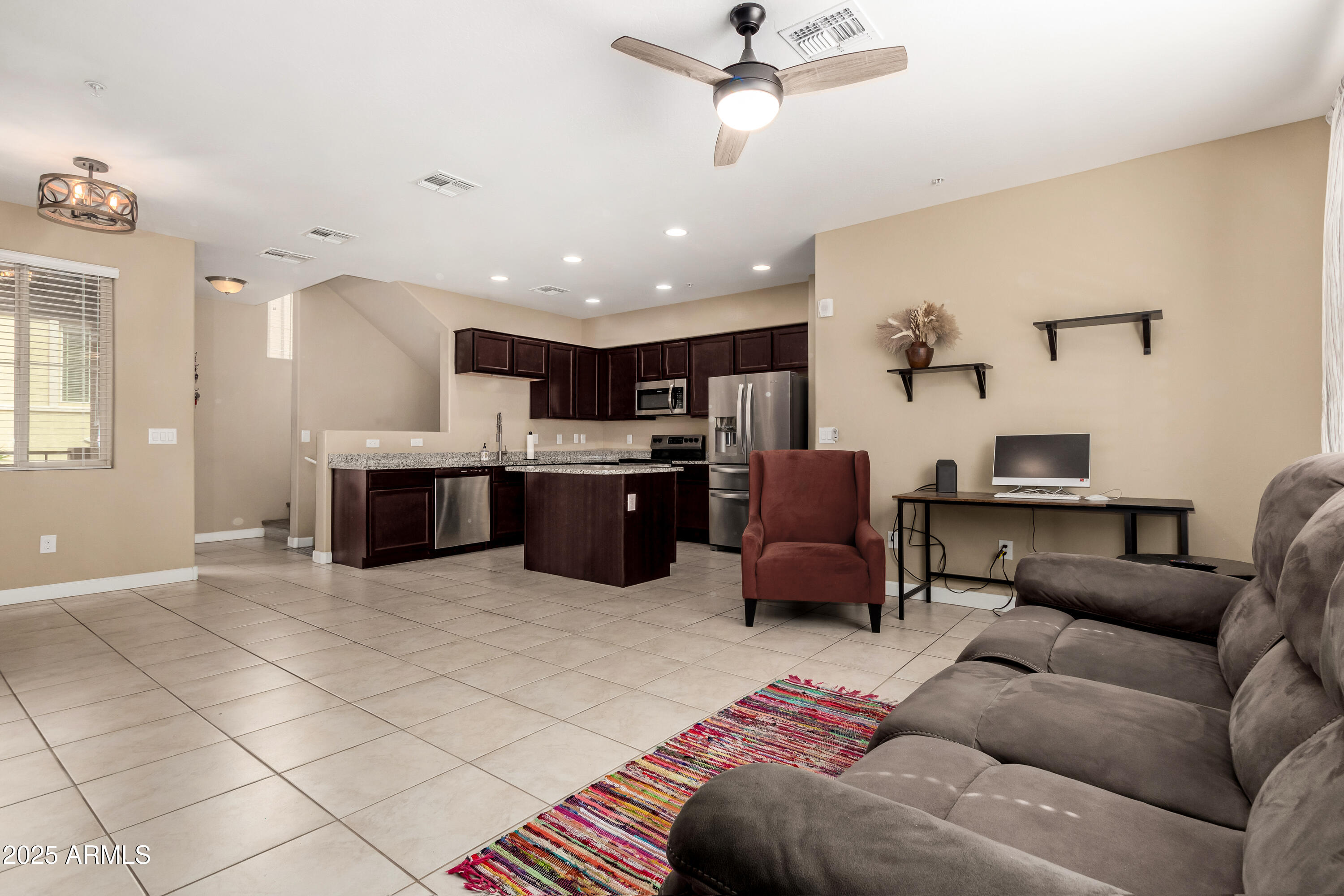 240 W JUNIPER Avenue 1053