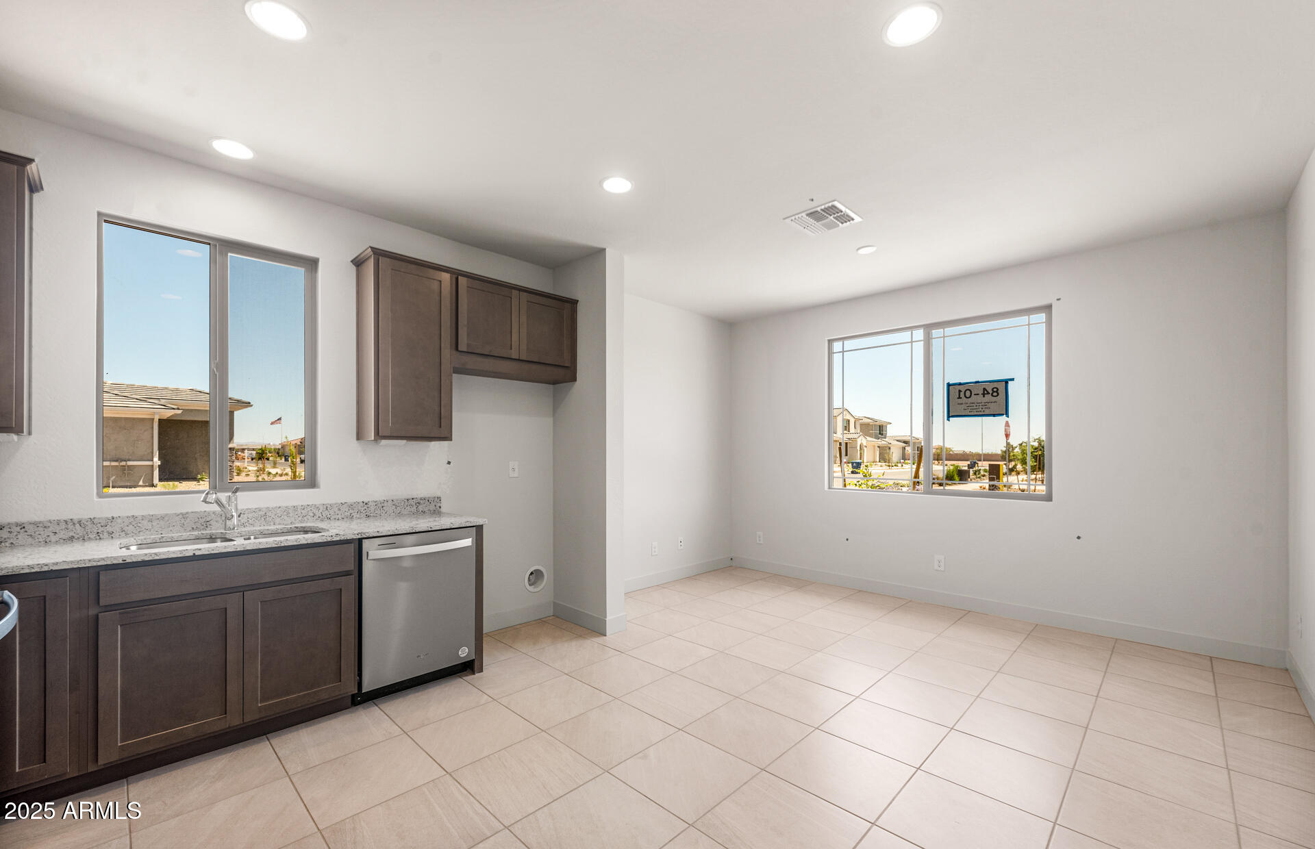 1372 W TREASURE Trail