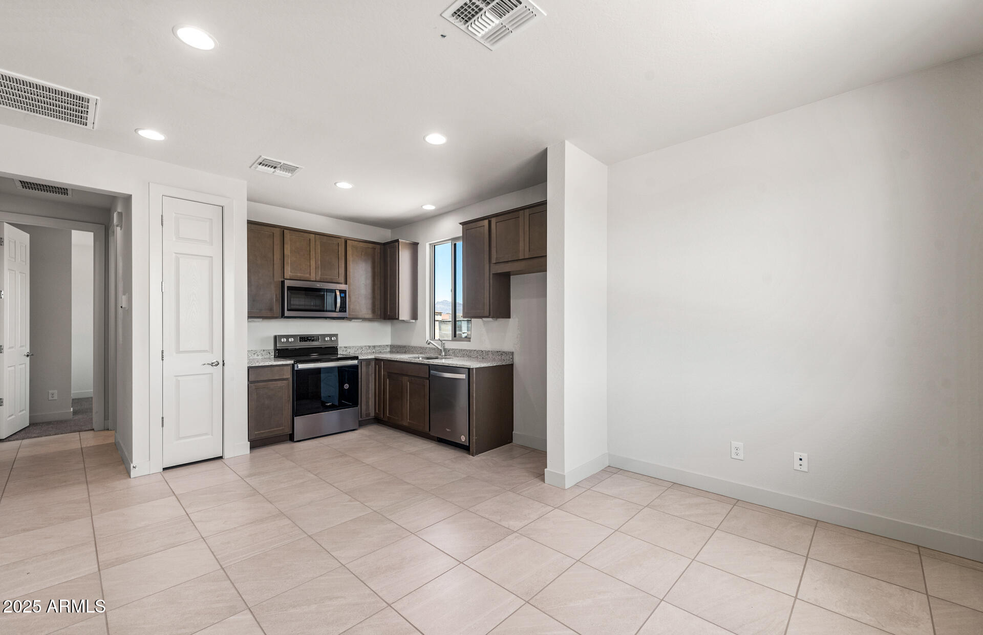 1372 W TREASURE Trail