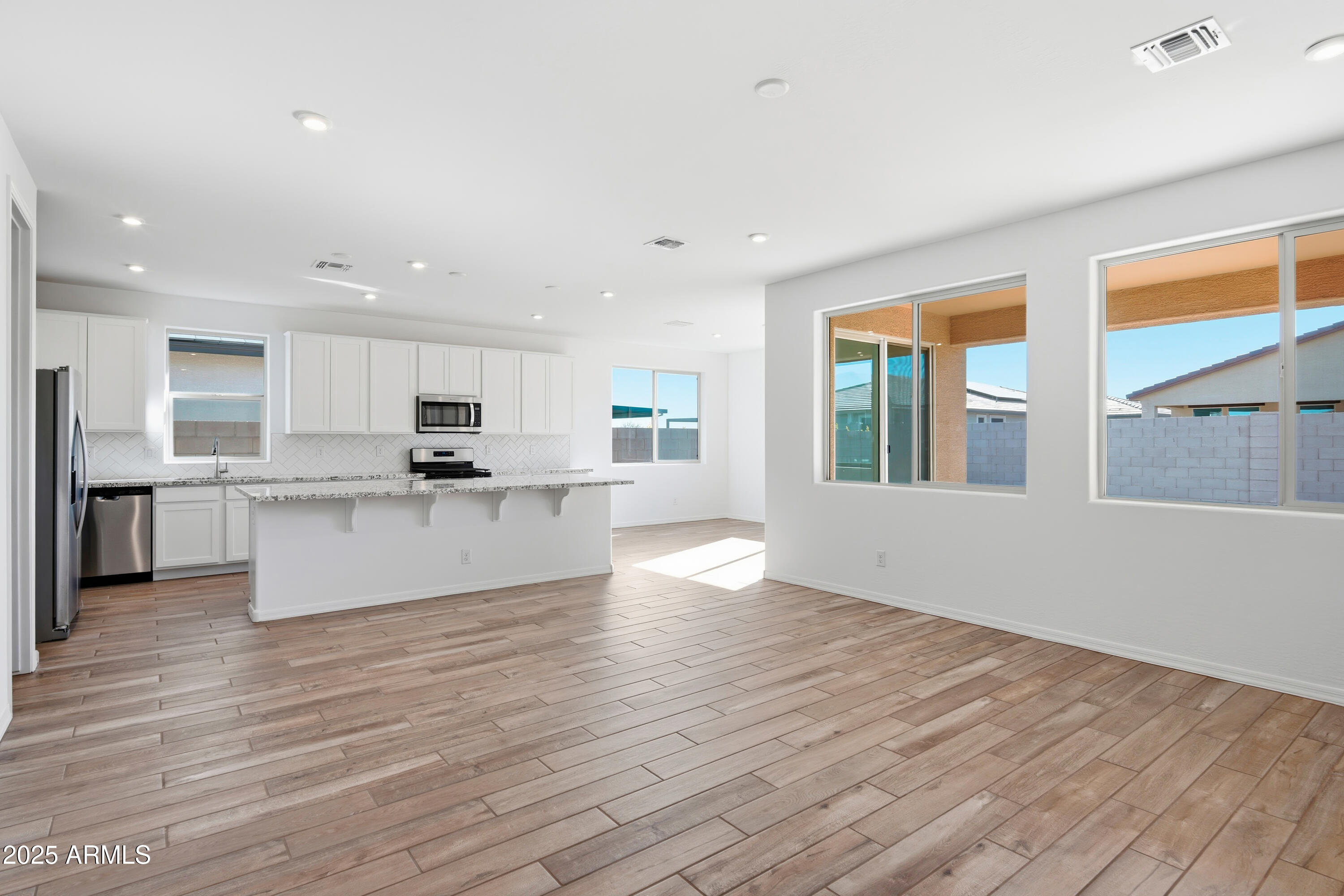 19015 W MARYLAND Avenue