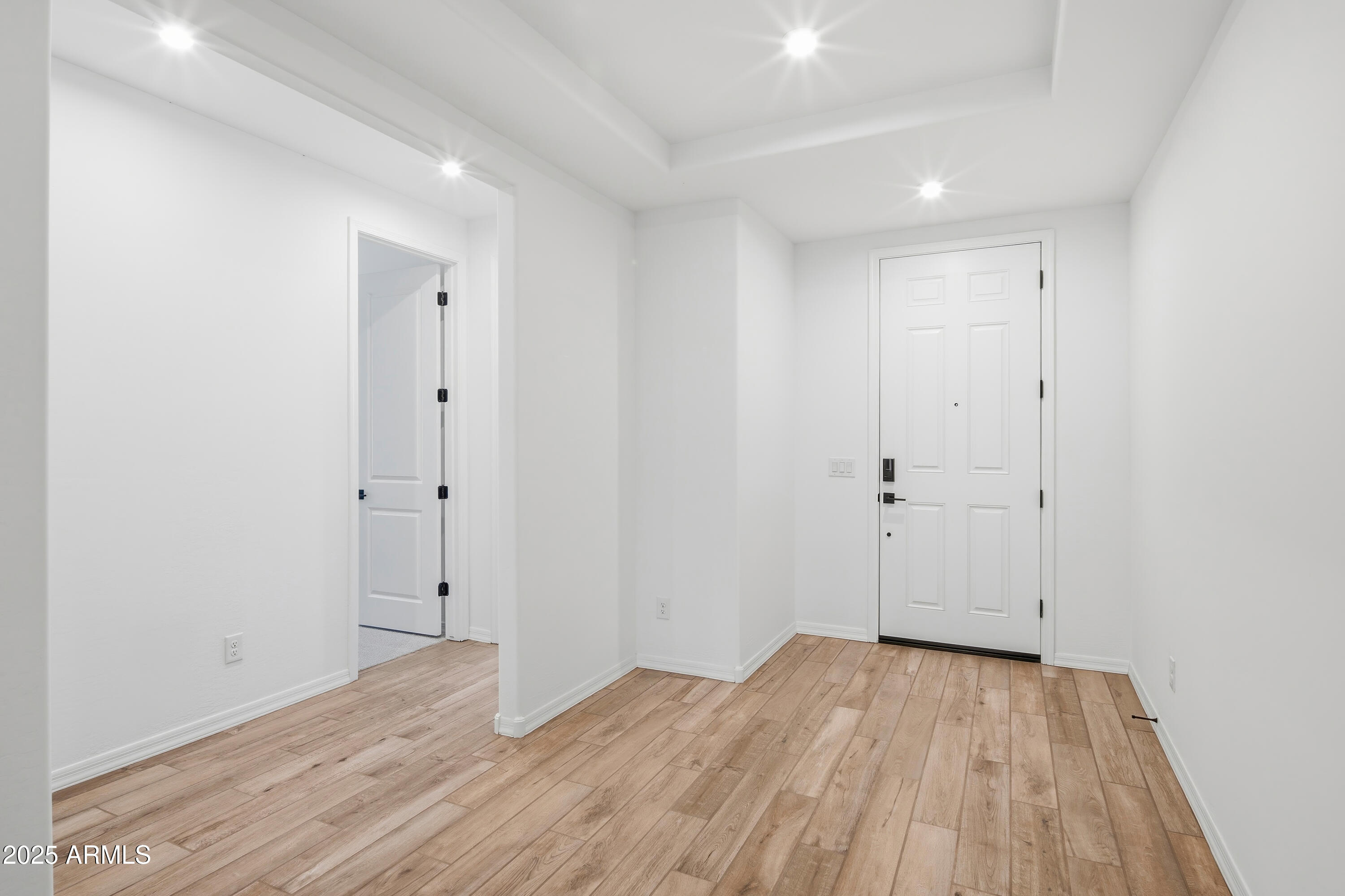 19015 W MARYLAND Avenue