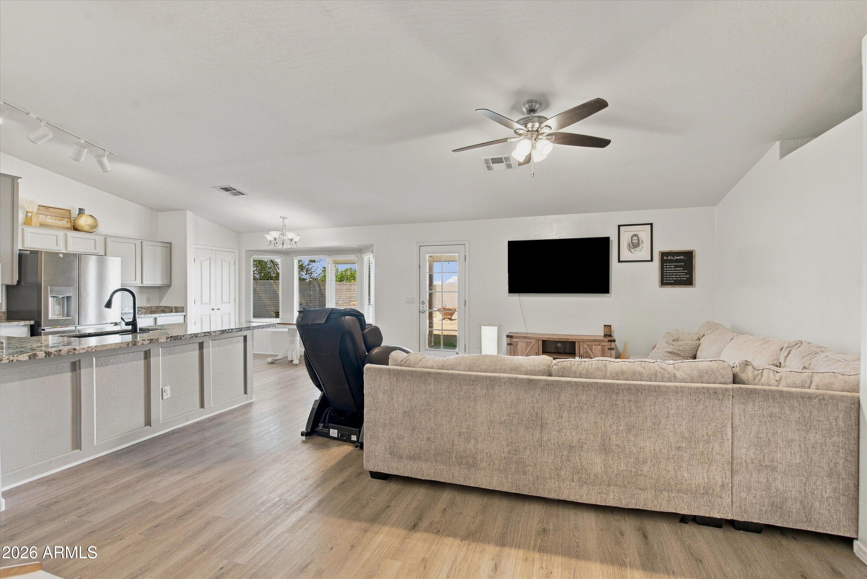 4416 E MEADOW LARK Way