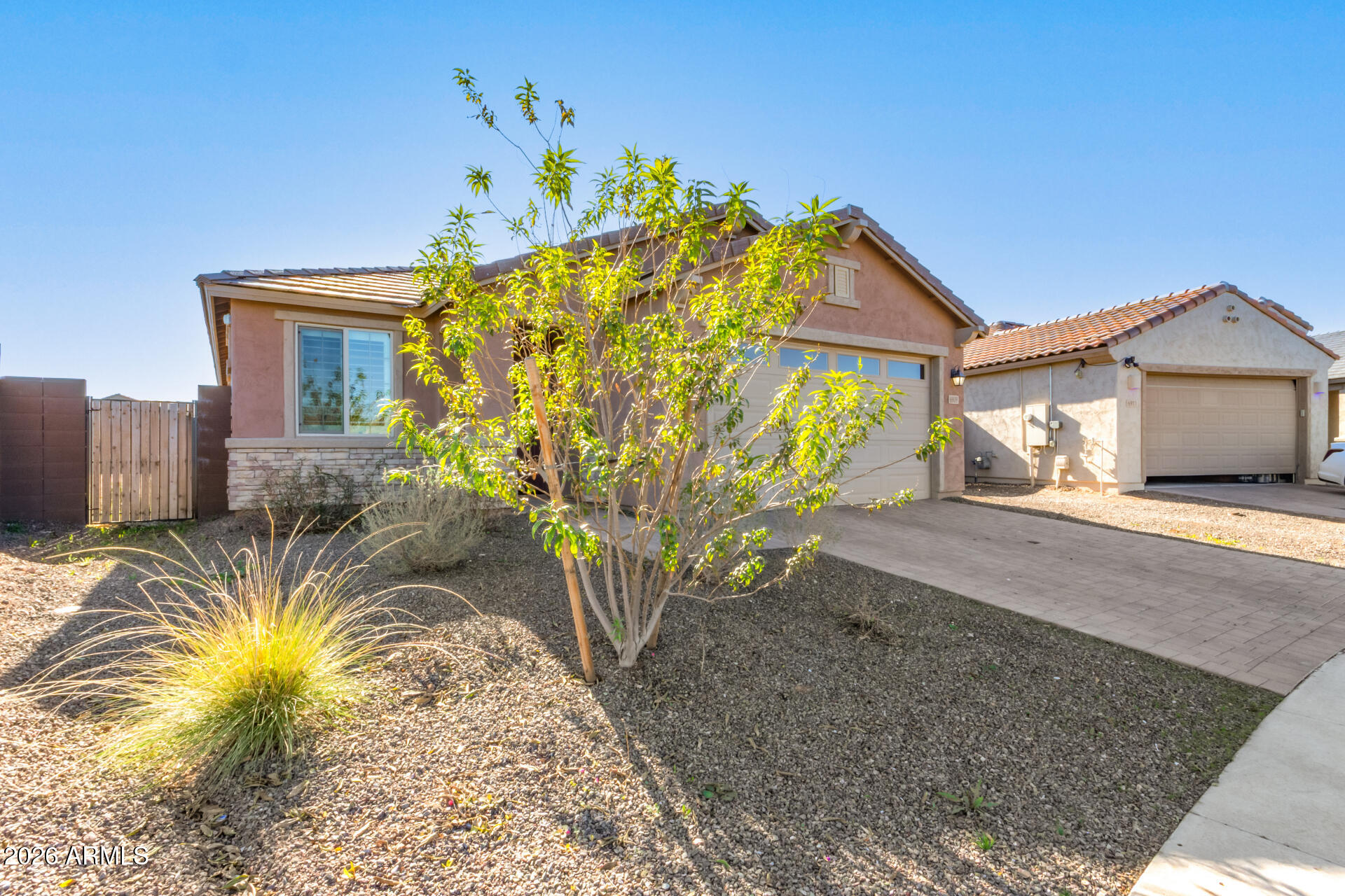 6909 W GWEN Street