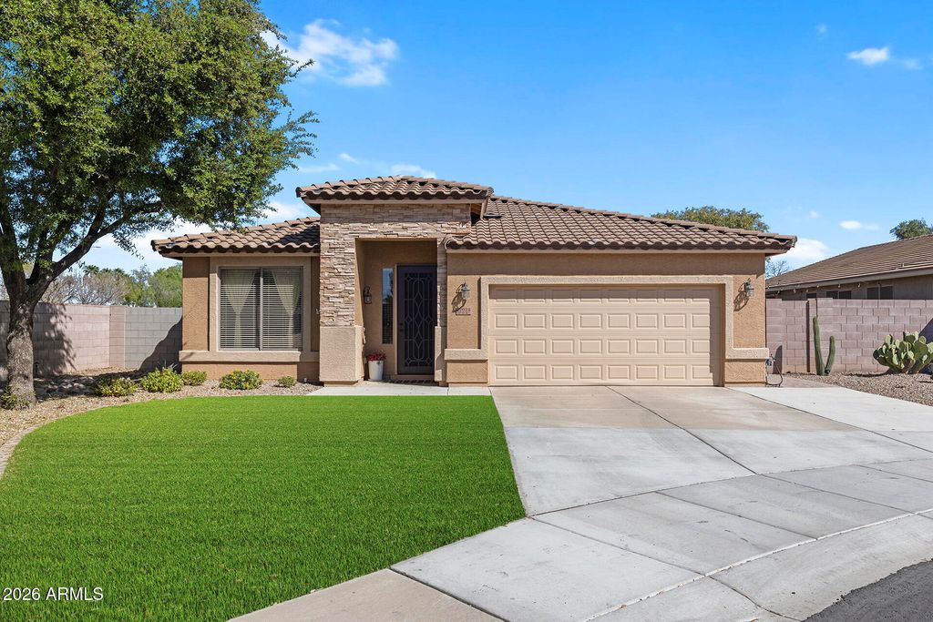 Photo of 2024 E Cherry Hills Place, Chandler, AZ 85249 (MLS # 6999373)