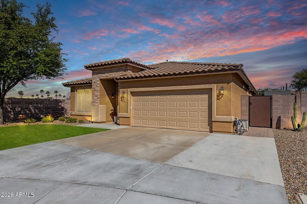 Photo of 2024 E Cherry Hills Place, Chandler, AZ 85249 (MLS # 6999373)