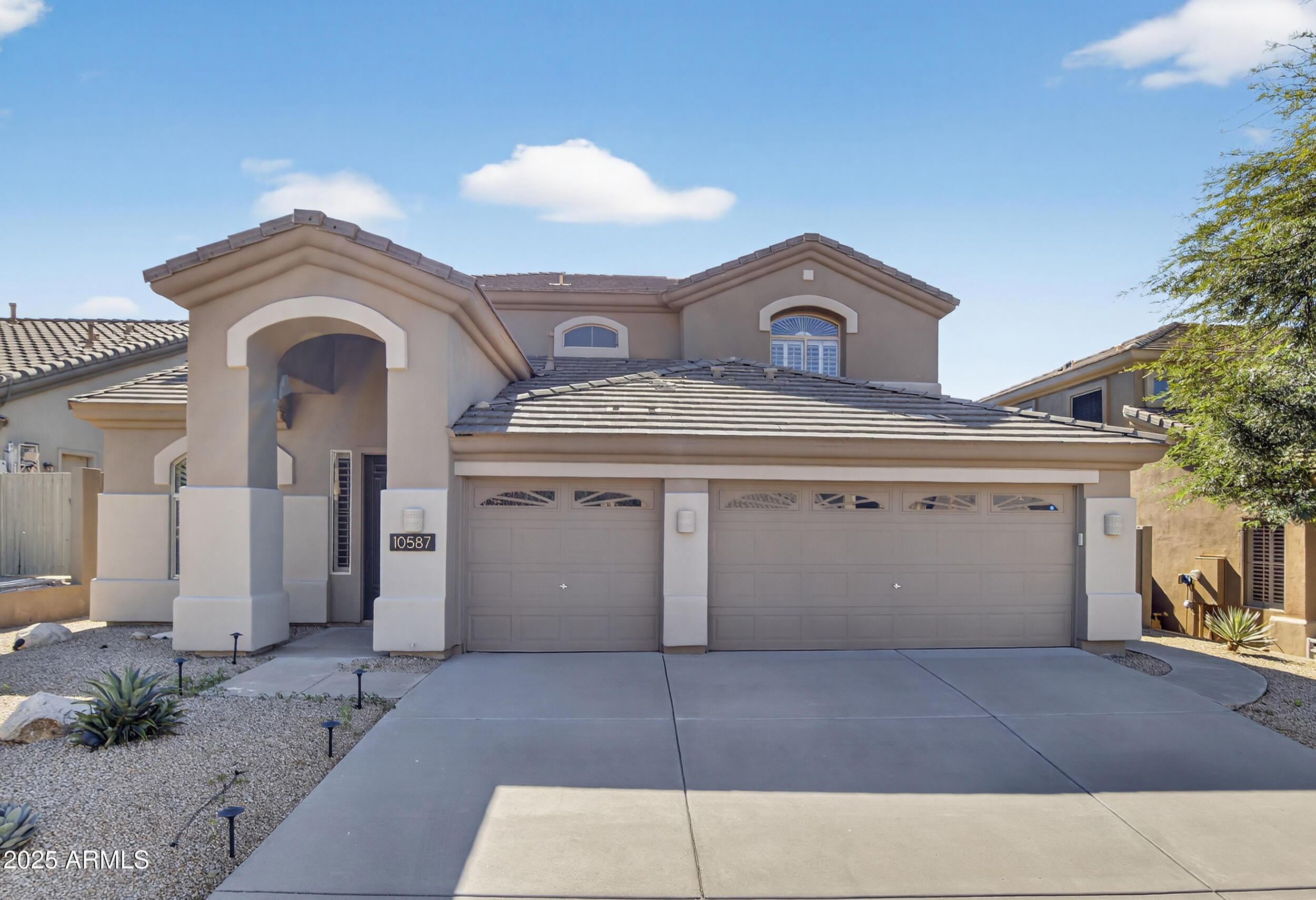 10587 E SHEENA Drive