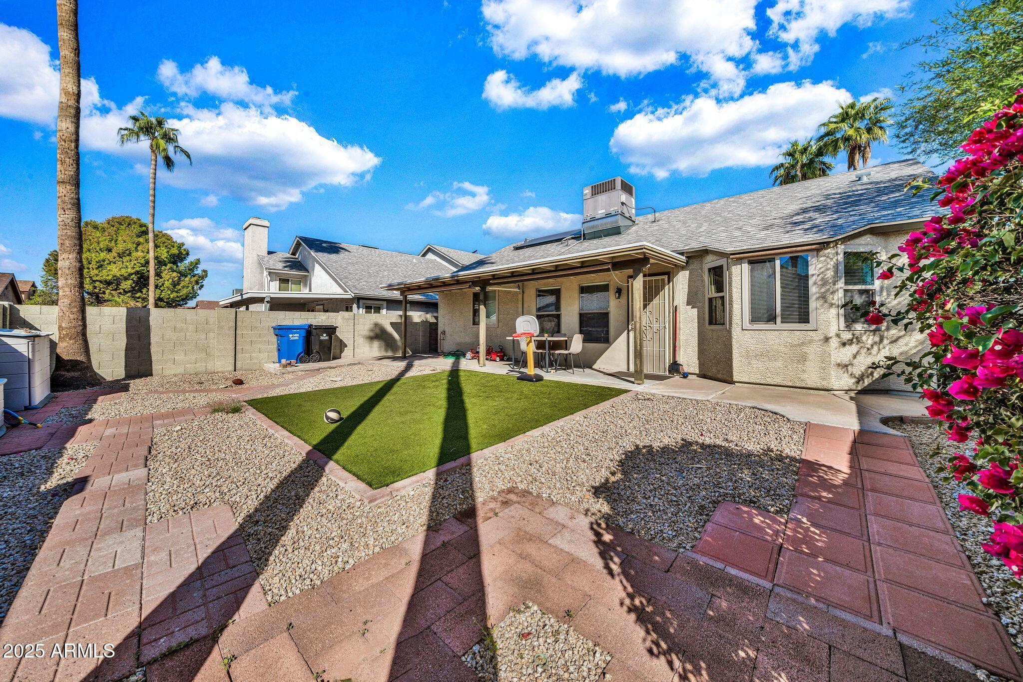 1531 E ROSEMONTE Drive