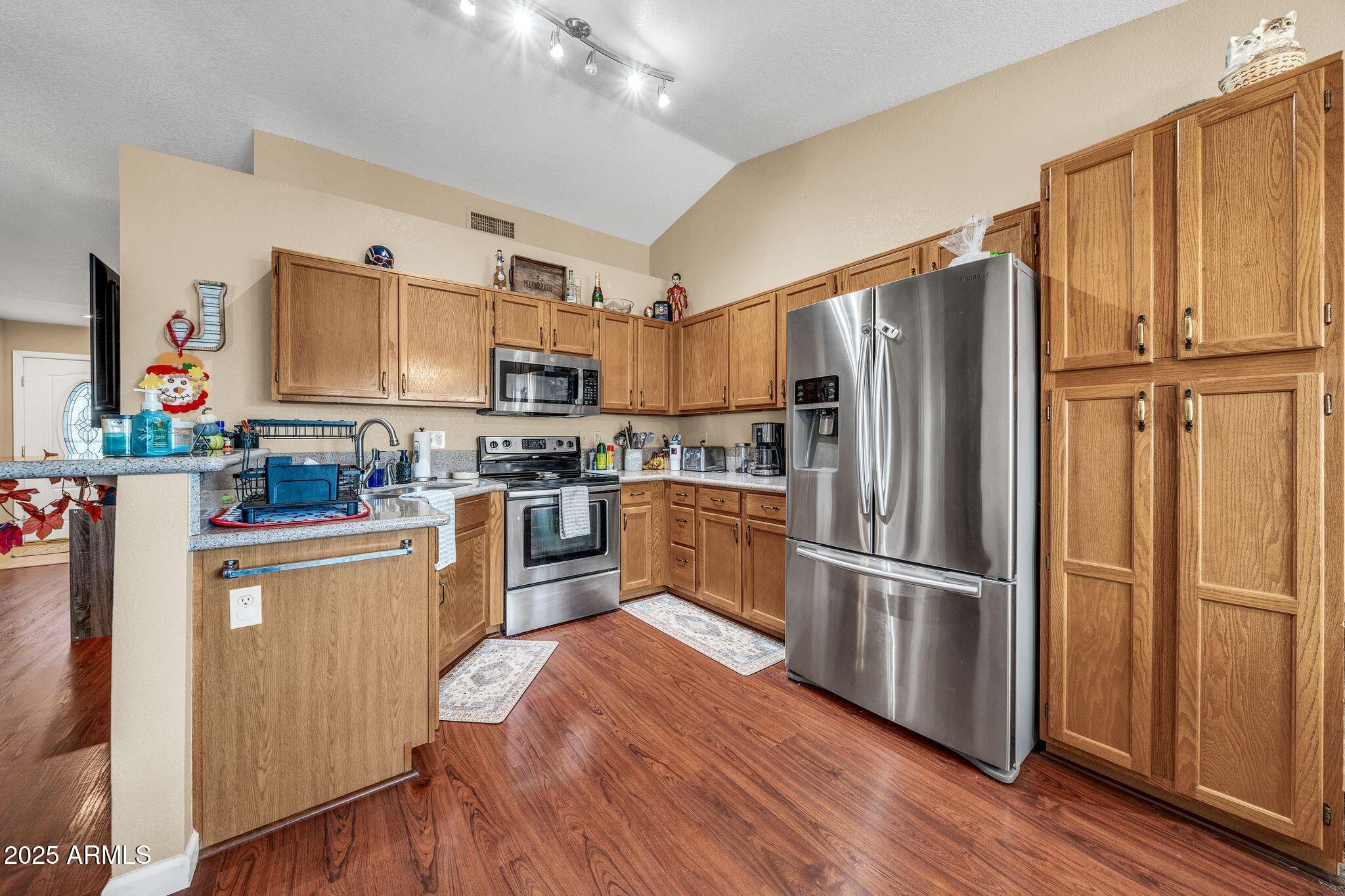 1531 E ROSEMONTE Drive