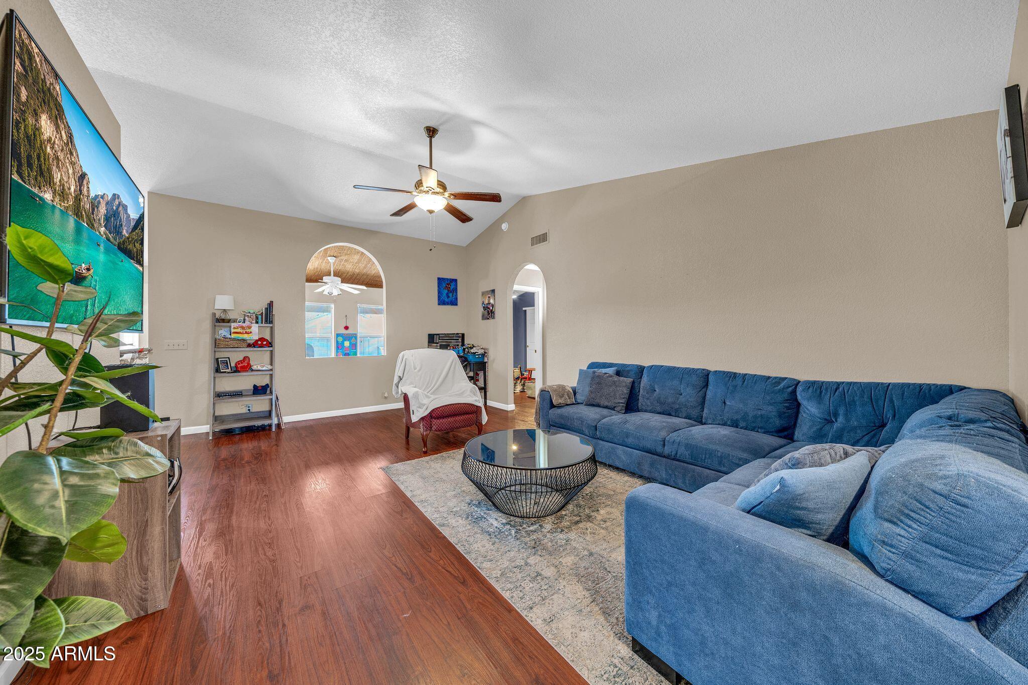 1531 E ROSEMONTE Drive