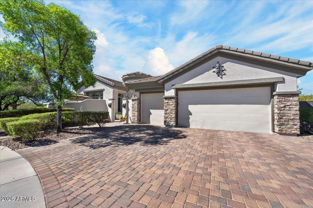 1907 W MUIRFIELD Court