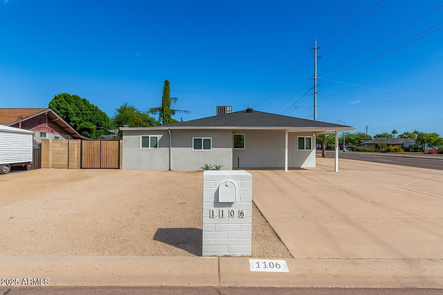 1106 E GLENDALE Avenue