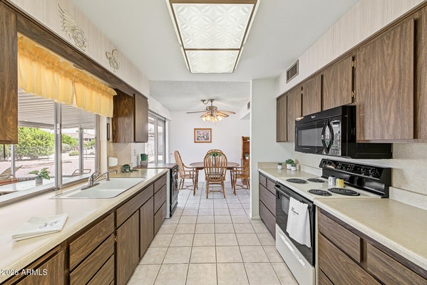 9508 W BURNS DR, SUN CITY, AZ 85351 - Image f12f98df68b23a01e2a723575a063521/3898193236