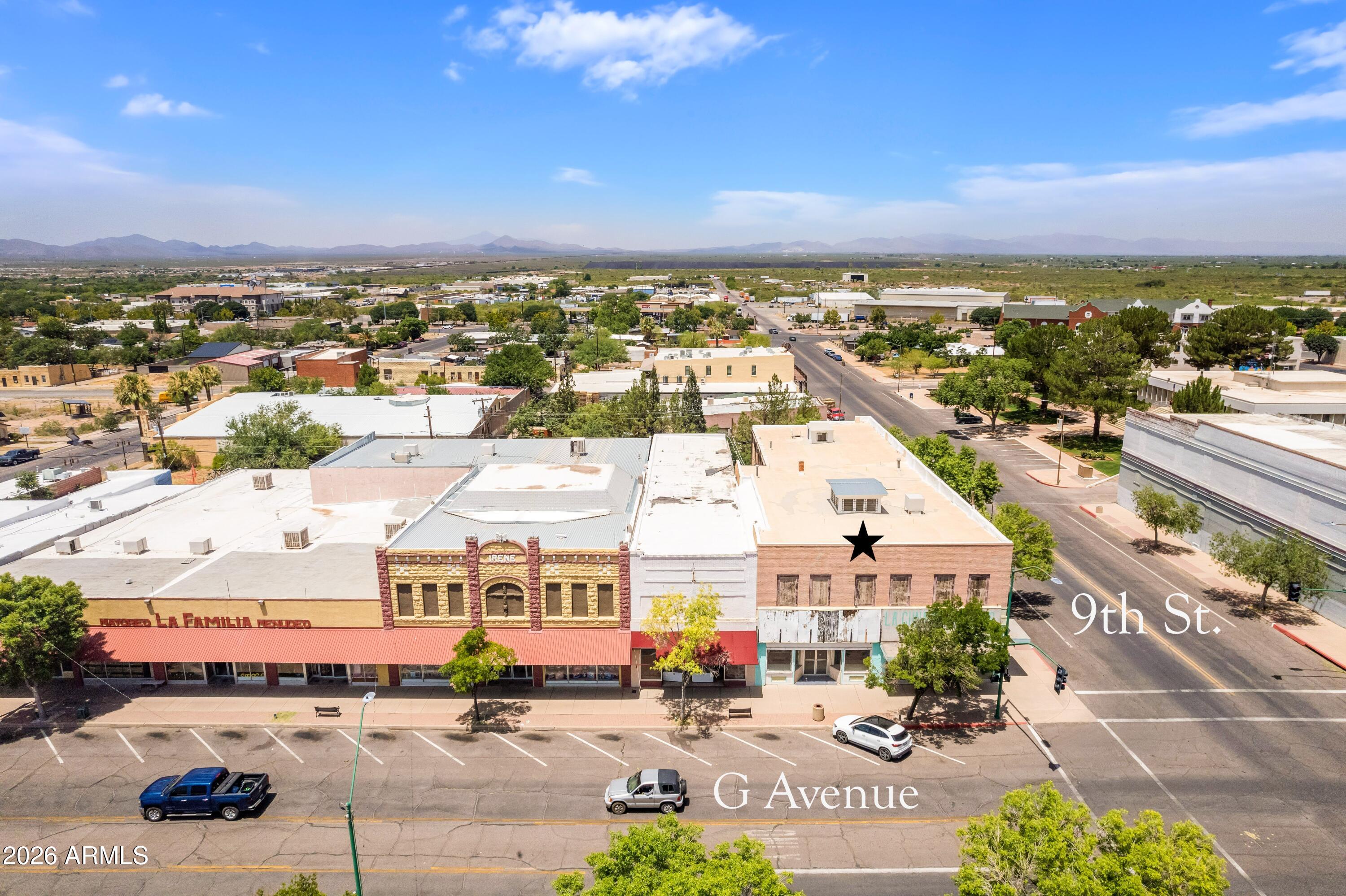 844 N G AVE 846 Avenue