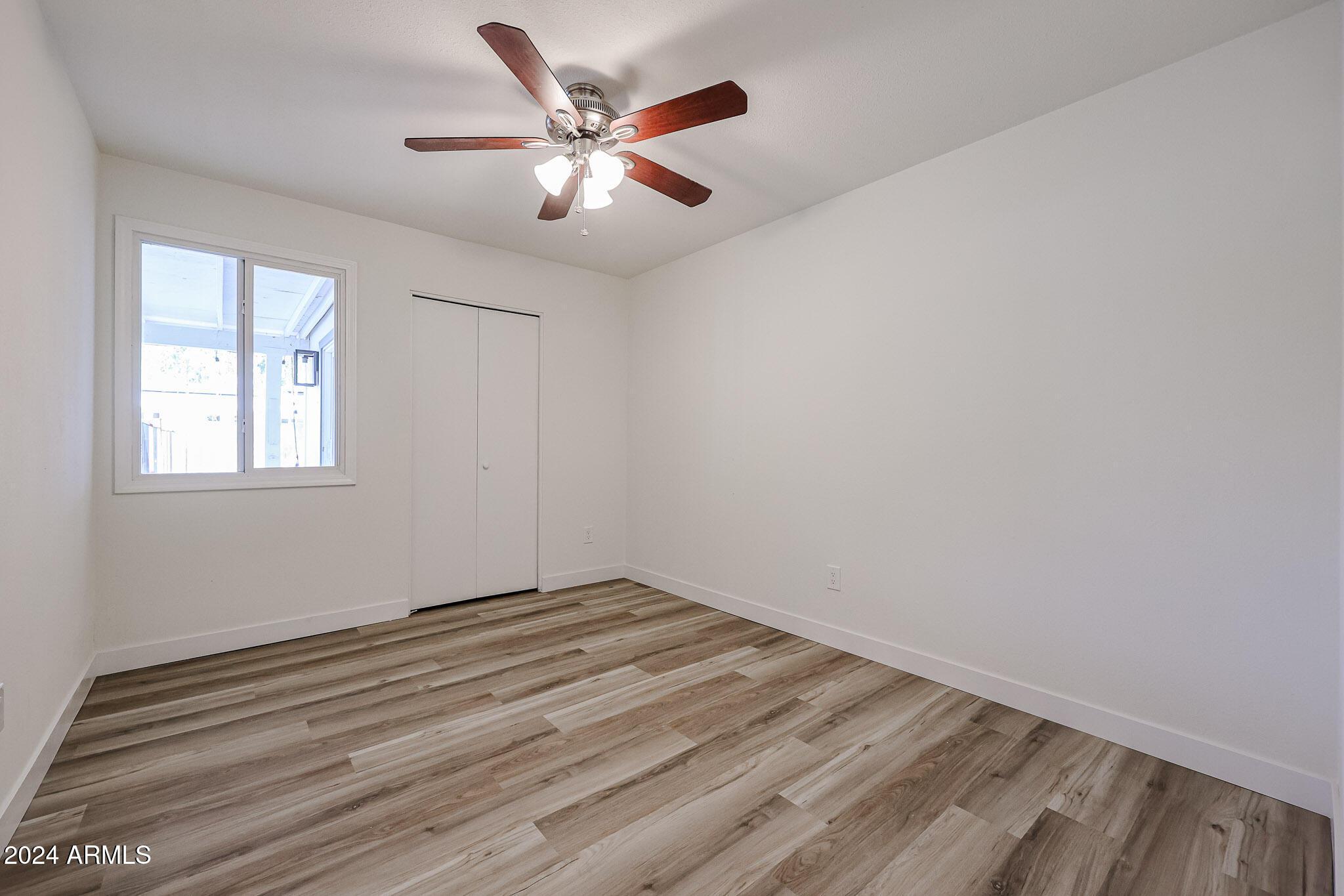 4352 E Grovers Avenue