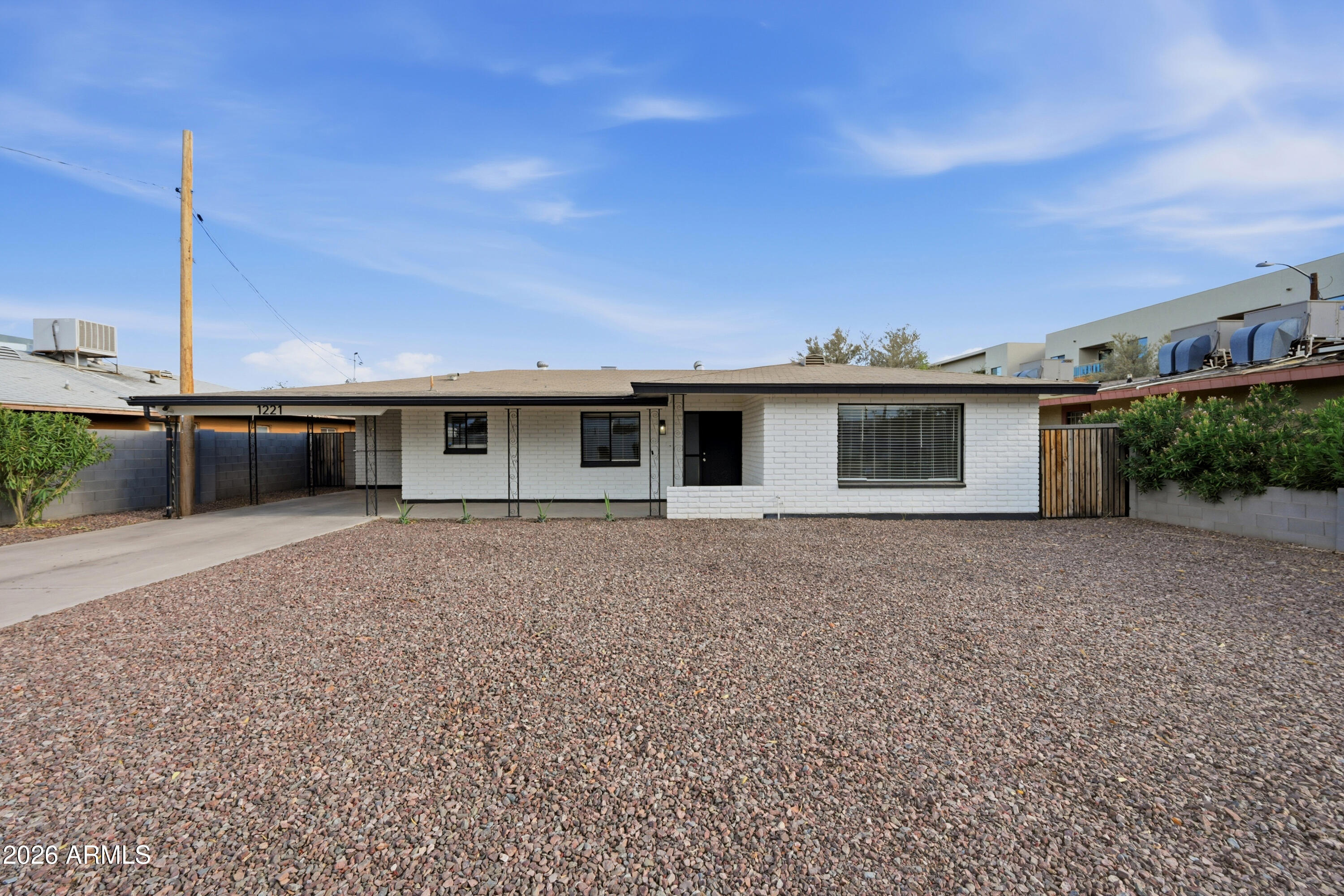 1221 E ELM Street