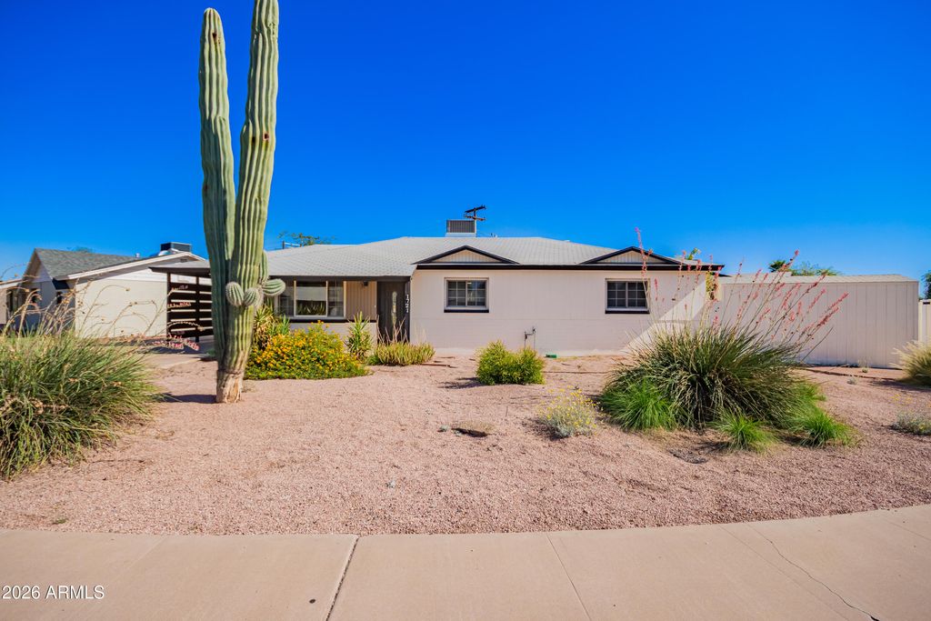 Photo of 1721 S Shafer Drive, Tempe, AZ 85281 (MLS # 6975994)