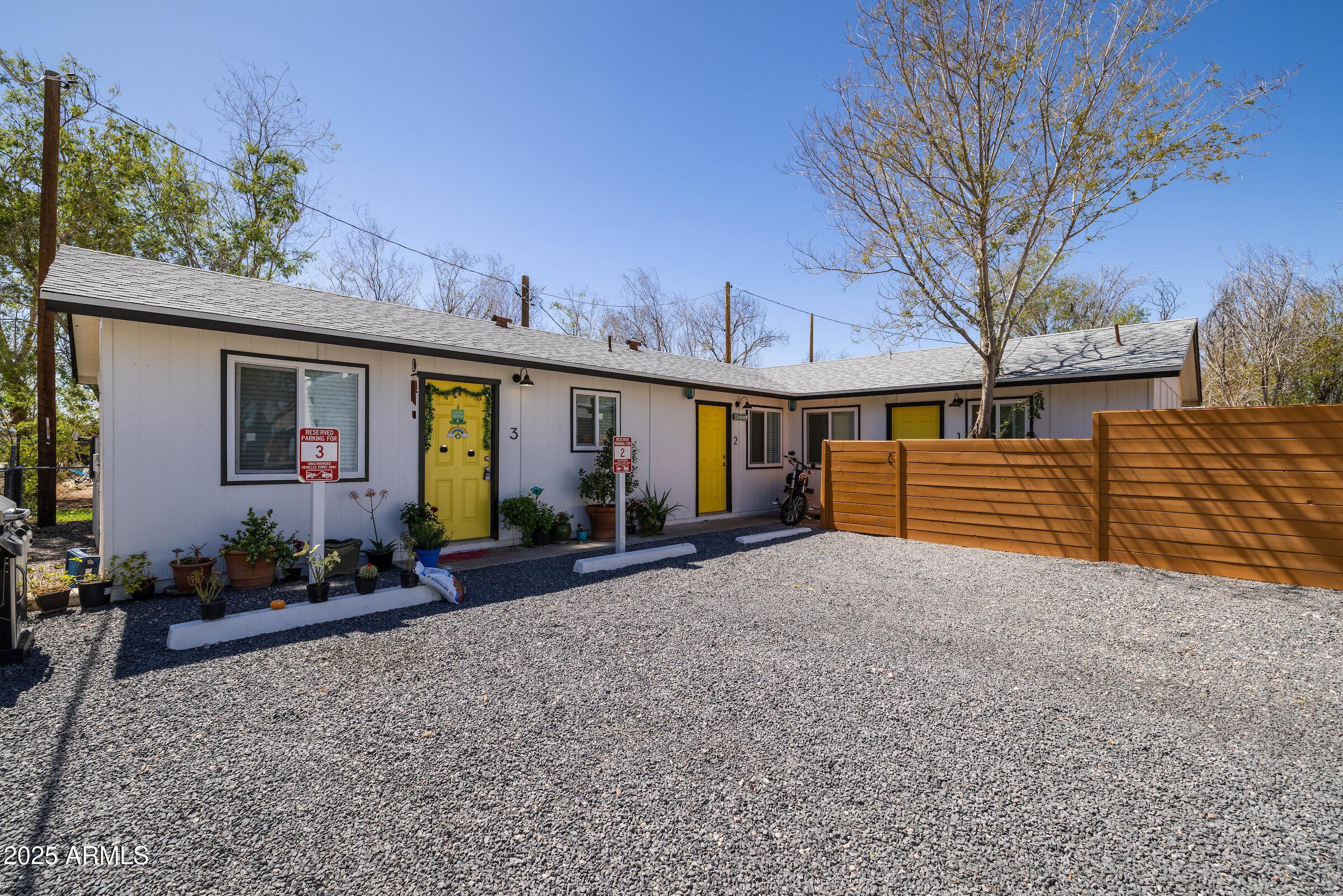 2709 E WILLETTA Street