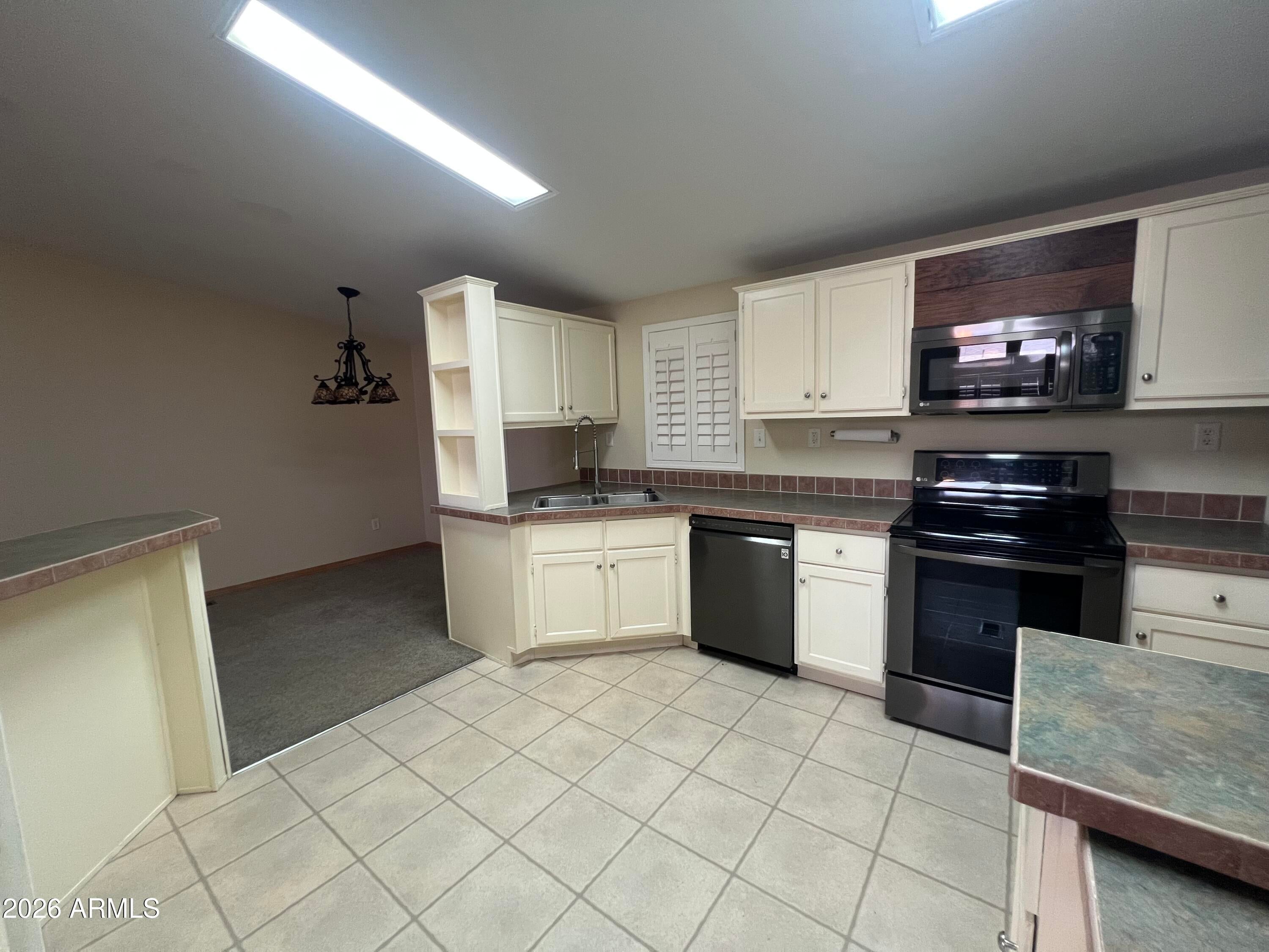 437 E Germann Road 123