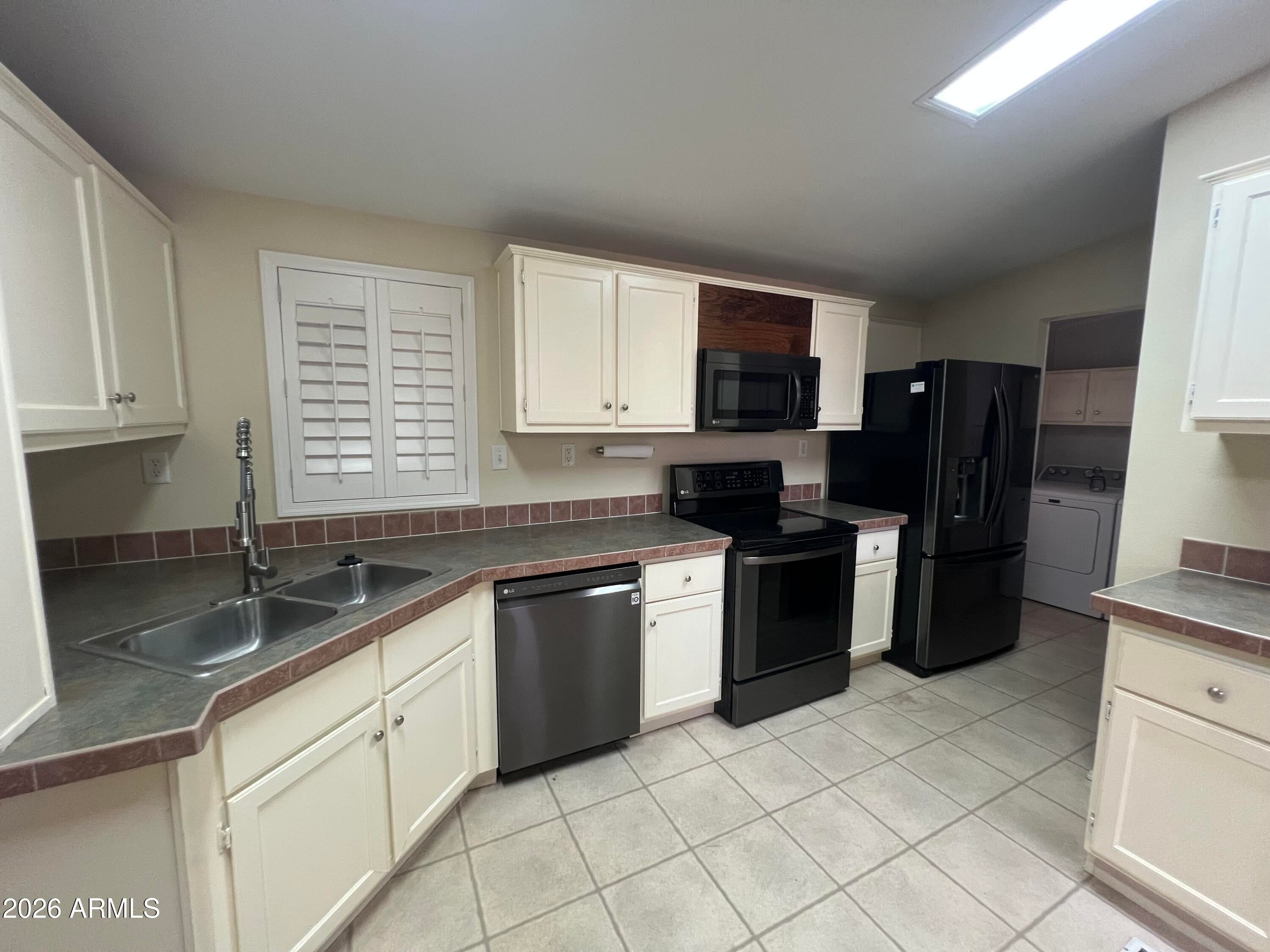 437 E Germann Road 123