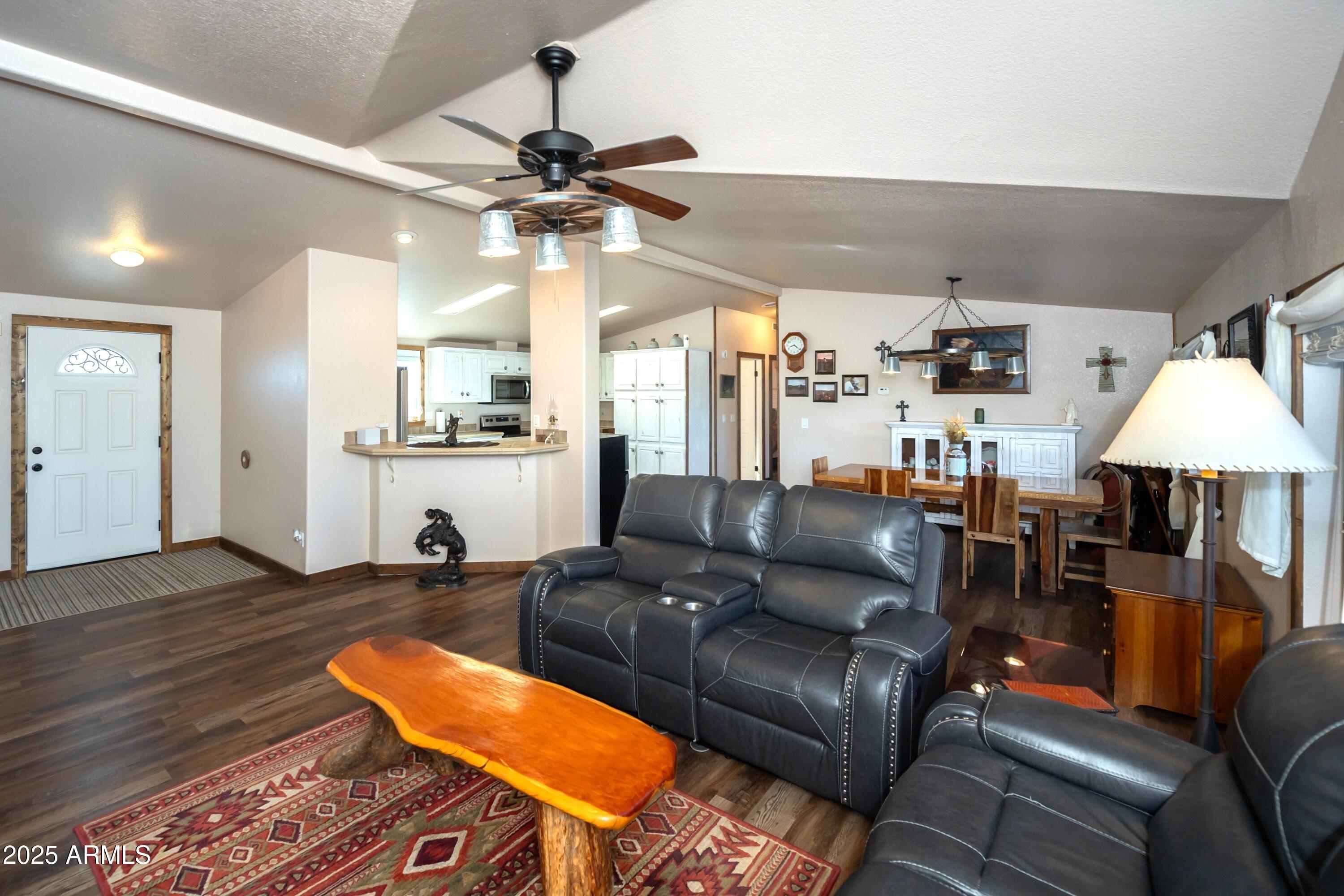 1218 E SENTINEL ROCK Road