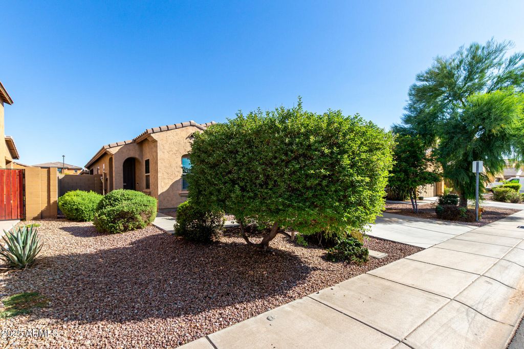 Photo of 896 E Jacob Street, Chandler, AZ 85225 (MLS # 6921464)