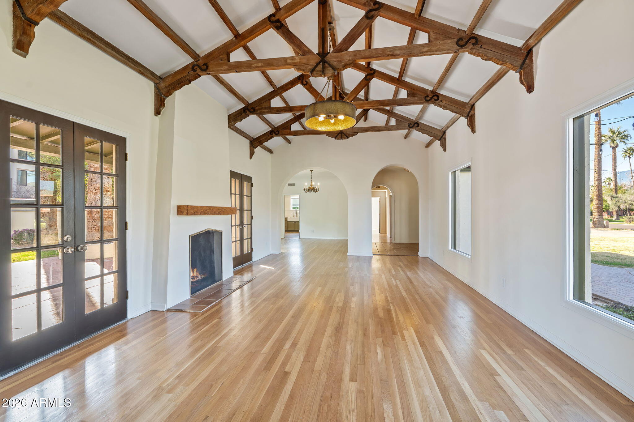 125 E CORONADO Road