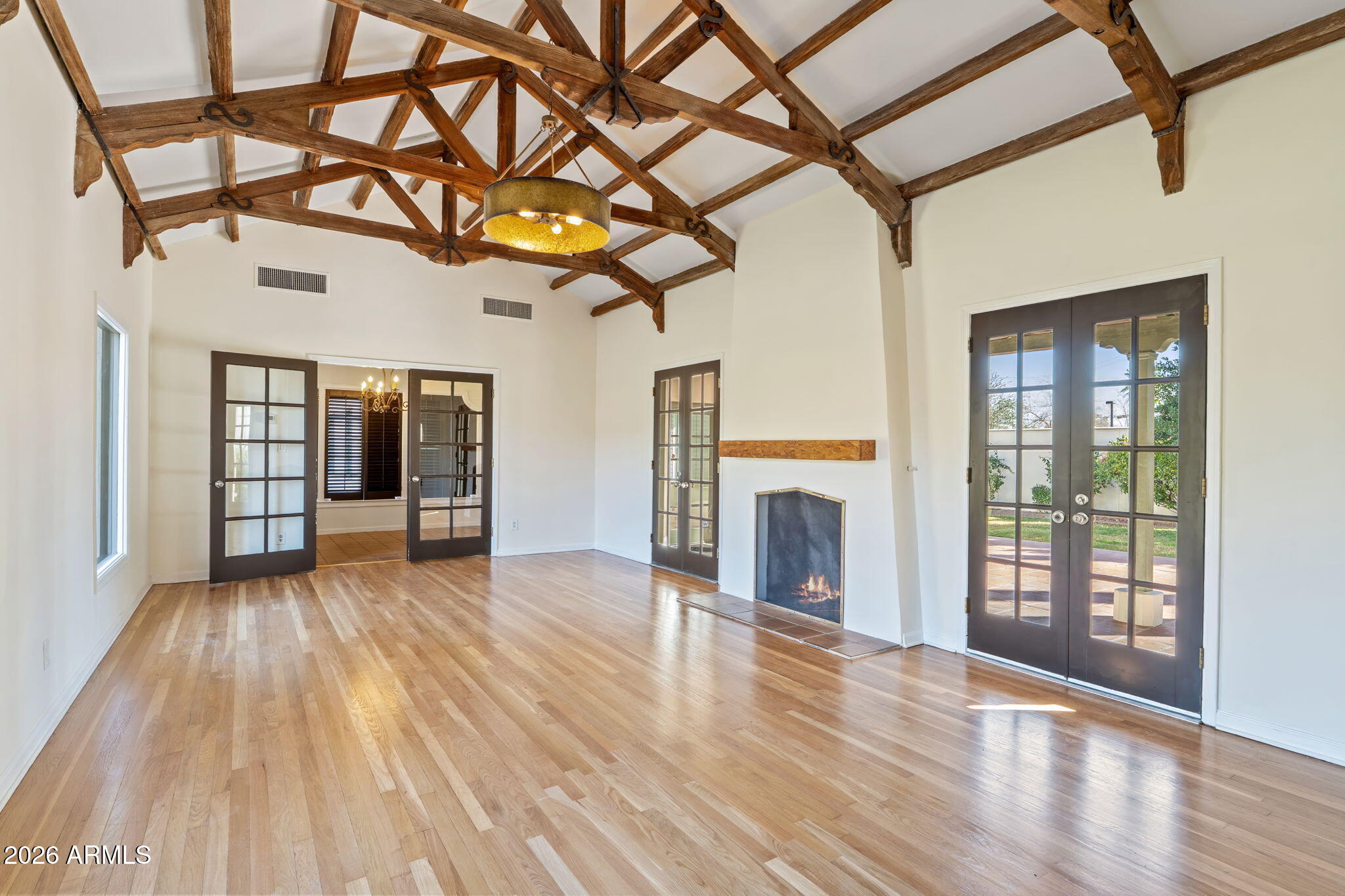 125 E CORONADO Road