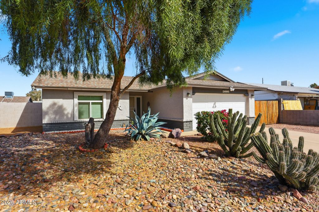 Photo of 7132 W Vermont Avenue, Glendale, AZ 85303 (MLS # 6988131)