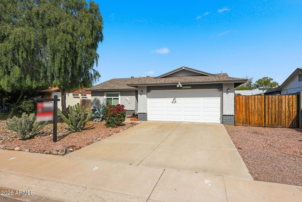 Photo of 7132 W Vermont Avenue, Glendale, AZ 85303 (MLS # 6988131)