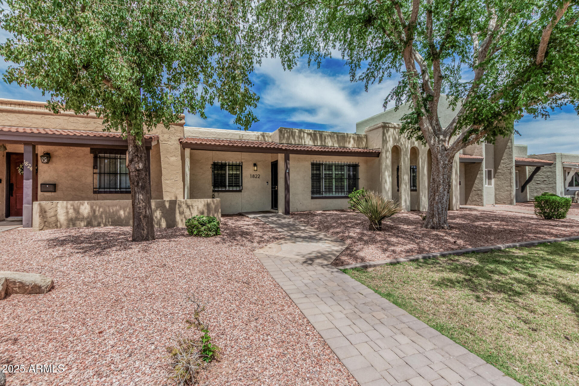1822 W ROSE Lane
