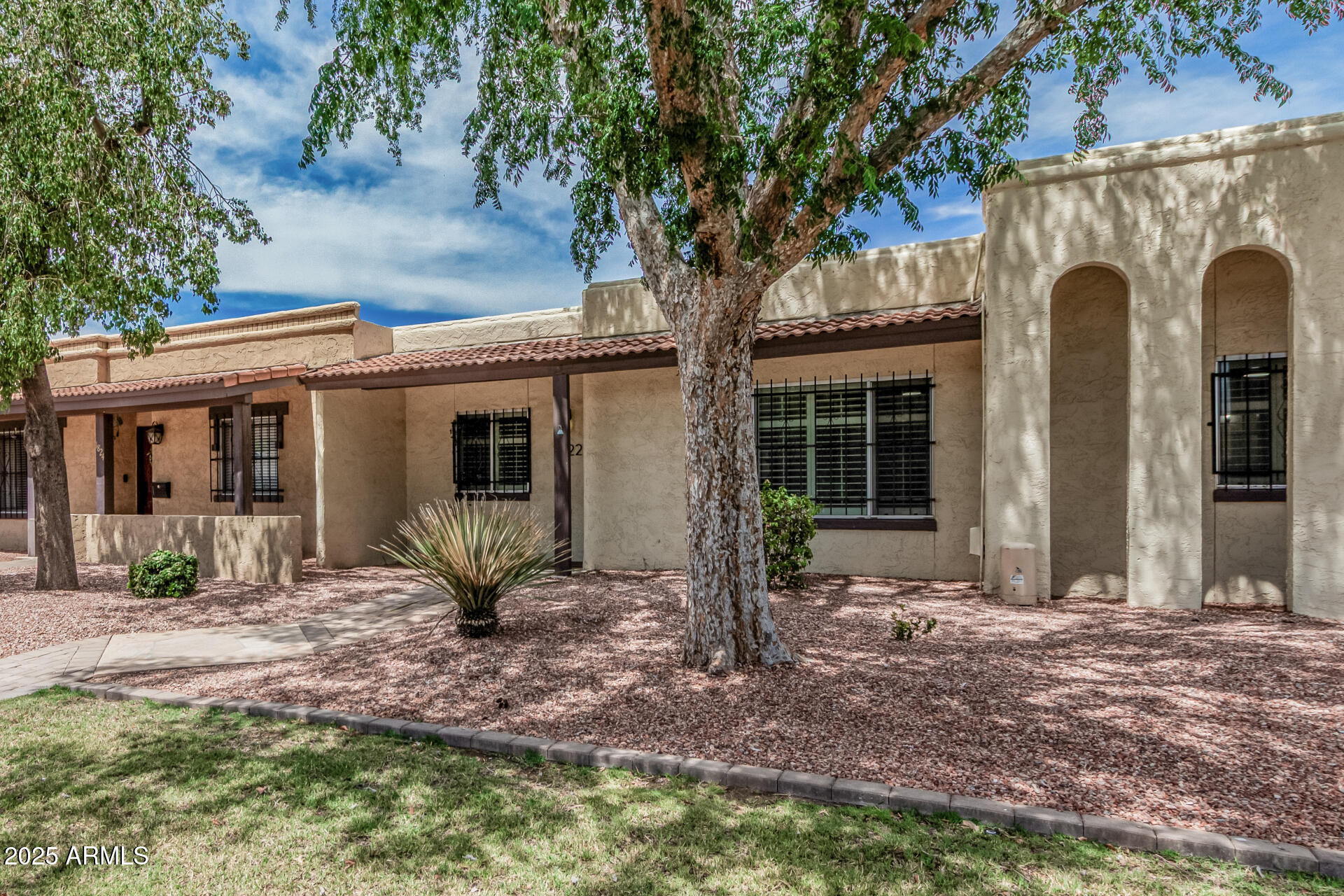 1822 W ROSE Lane