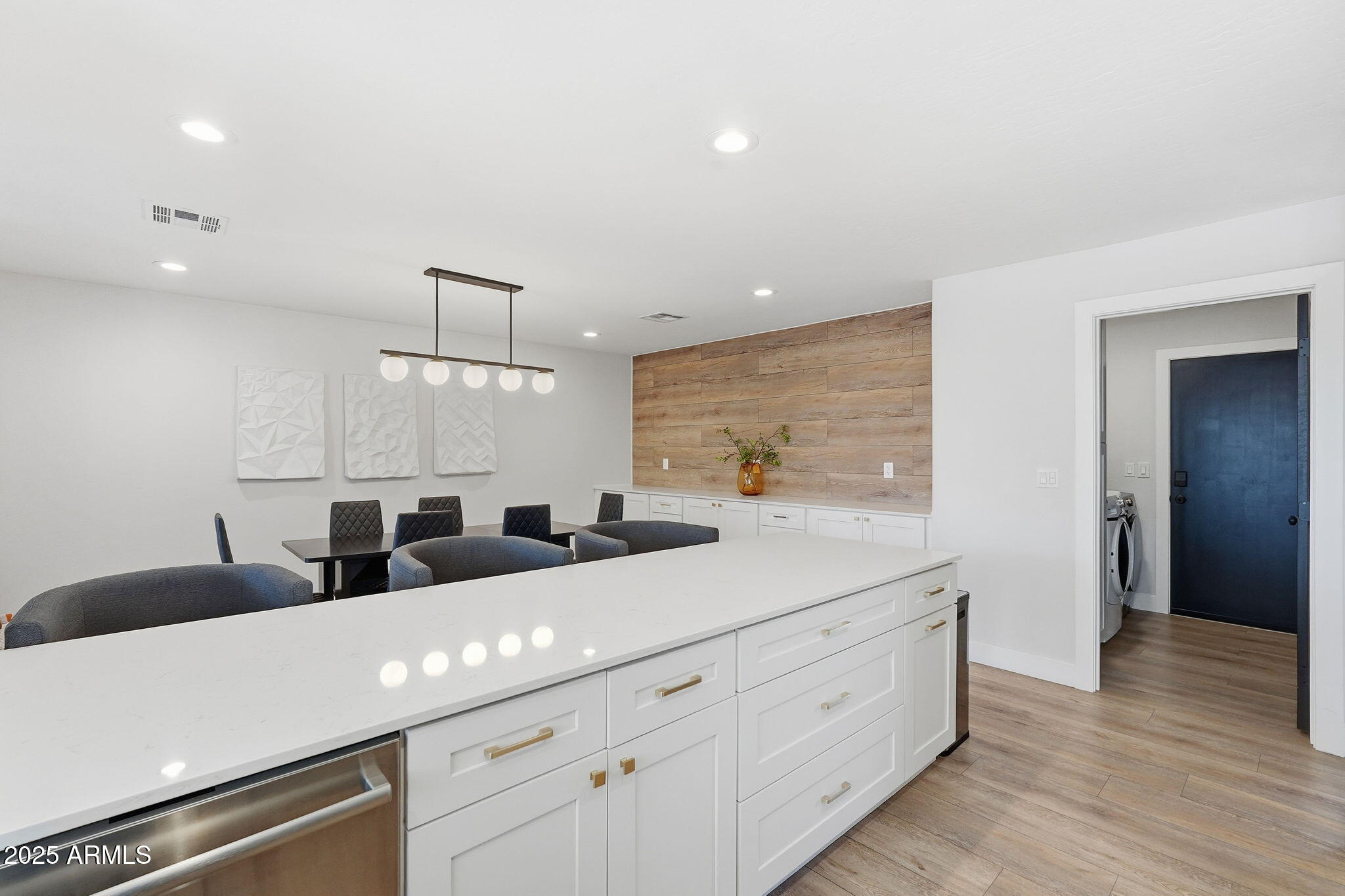 6113 E GELDING Drive