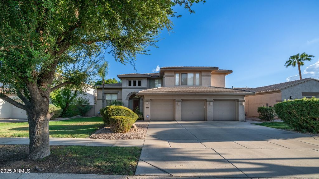 Photo of 1951 W Bartlett Court, Chandler, AZ 85248 (MLS # 6921096)