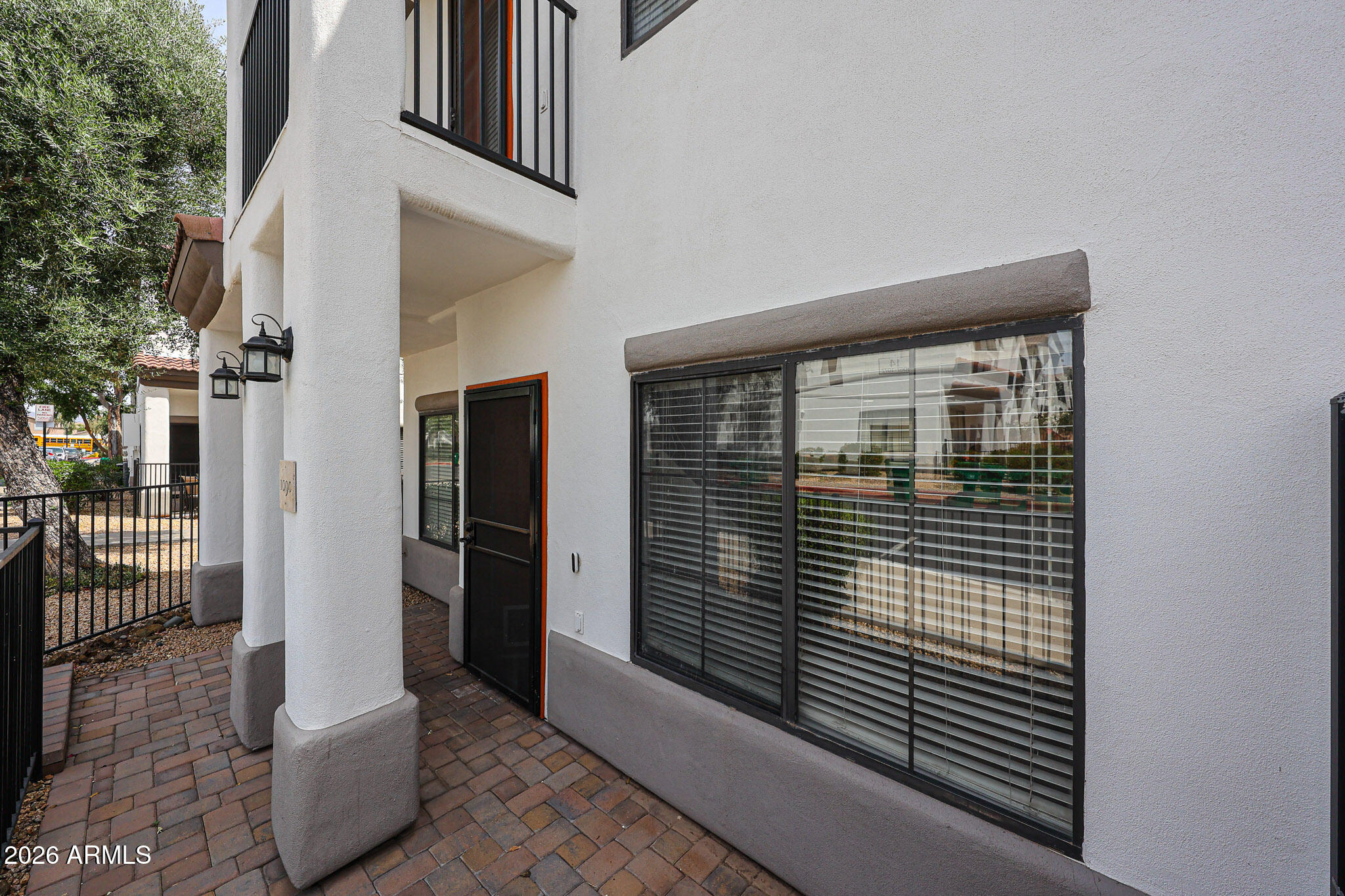 Los Paseos - Residential