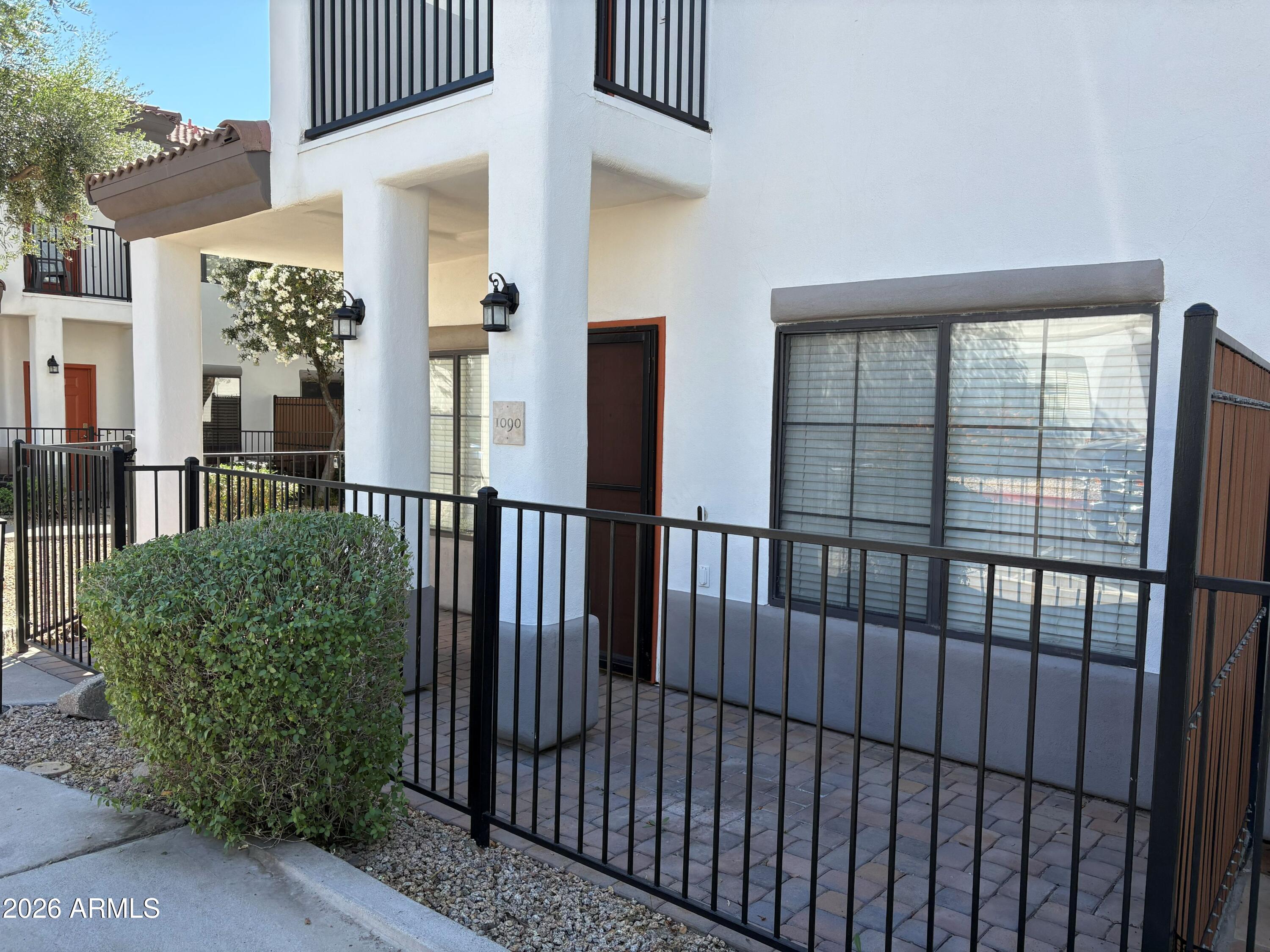 Los Paseos - Residential