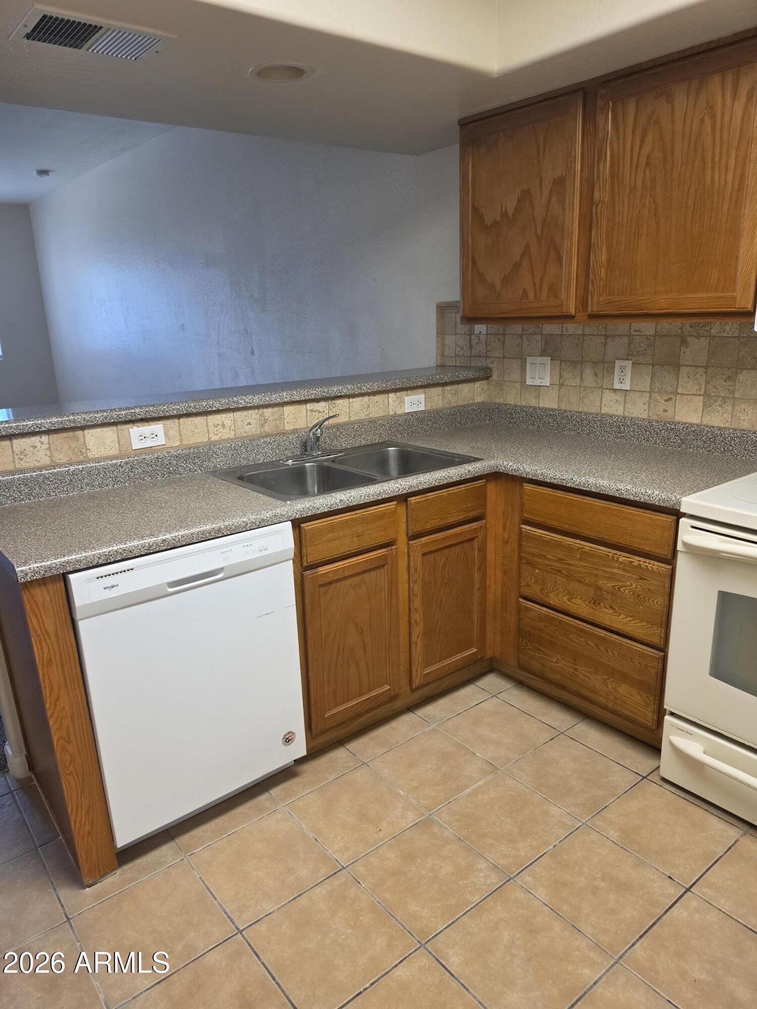 537 S DELAWARE Drive 104