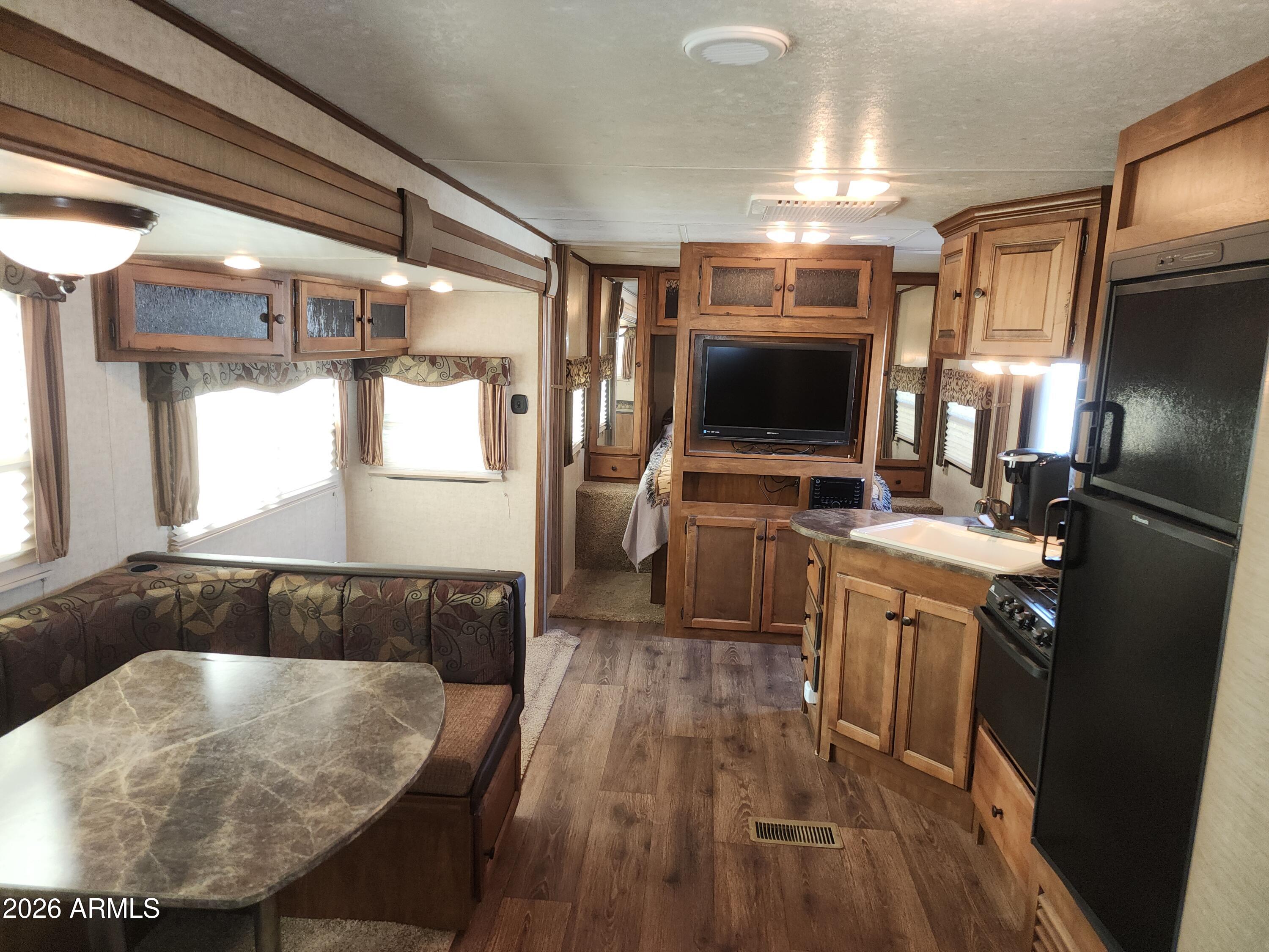 TIERRA DEL SOL RV RESORT - Land