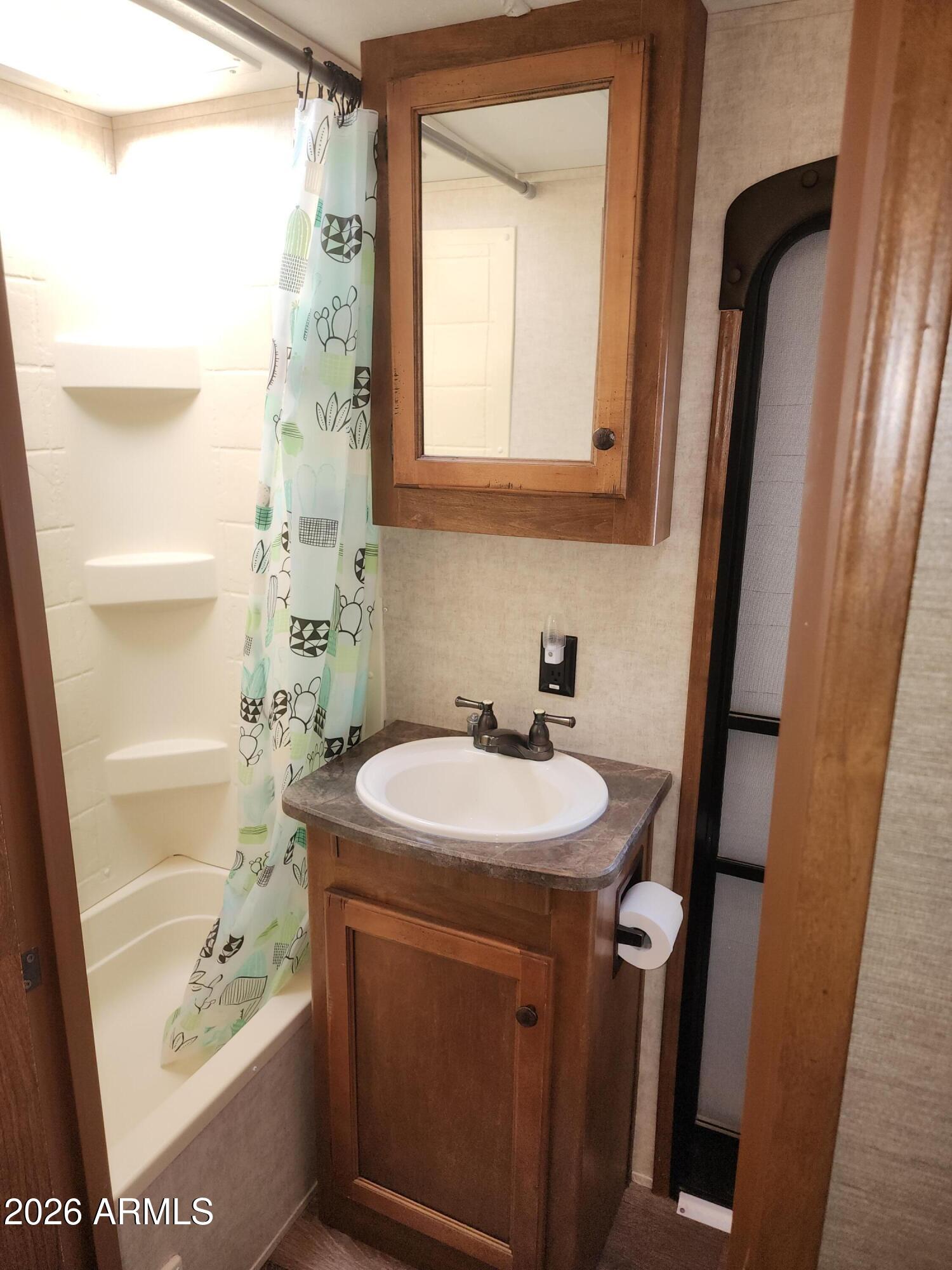 TIERRA DEL SOL RV RESORT - Land