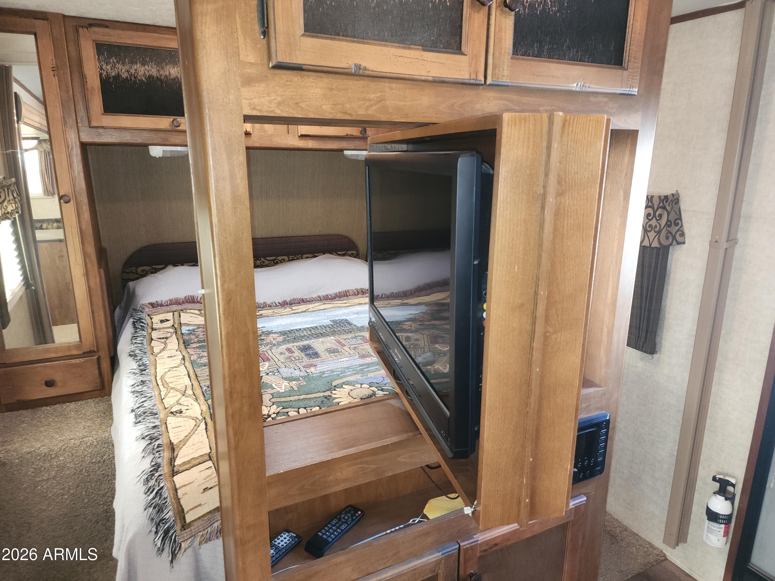 TIERRA DEL SOL RV RESORT - Land
