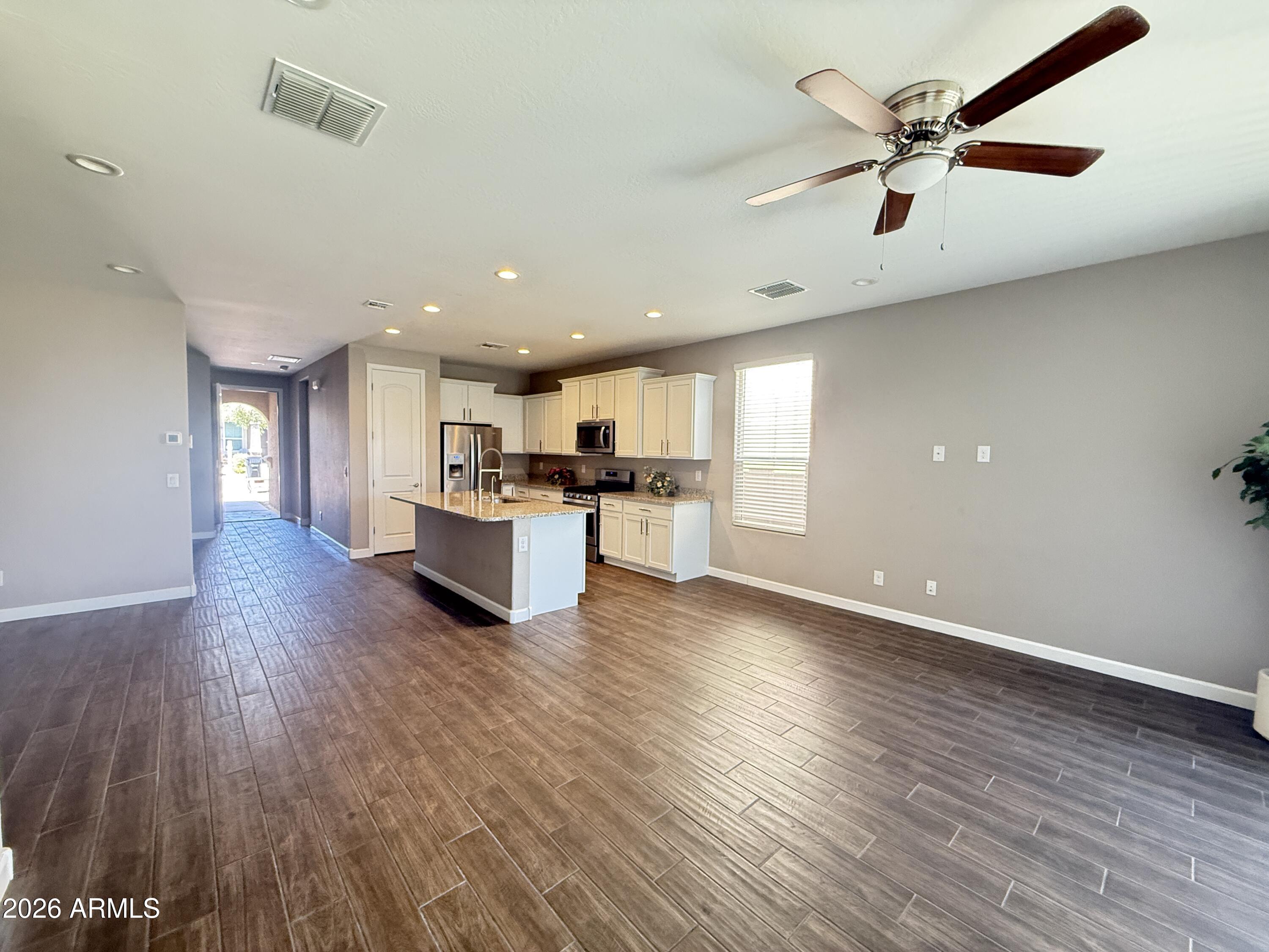 2011 W YELLOWBIRD Lane