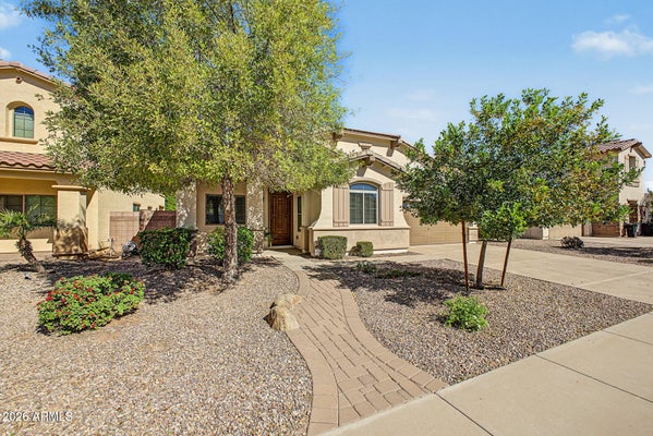 2736 E DONATO DR, GILBERT, AZ 85298 - Image f1a9019e0d3bf11cdde8d58f198667cd/3193246053