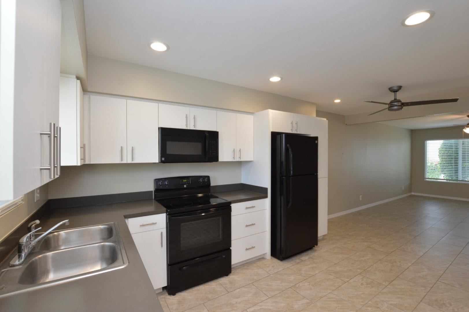 200 S Old Litchfield Road Apt 8