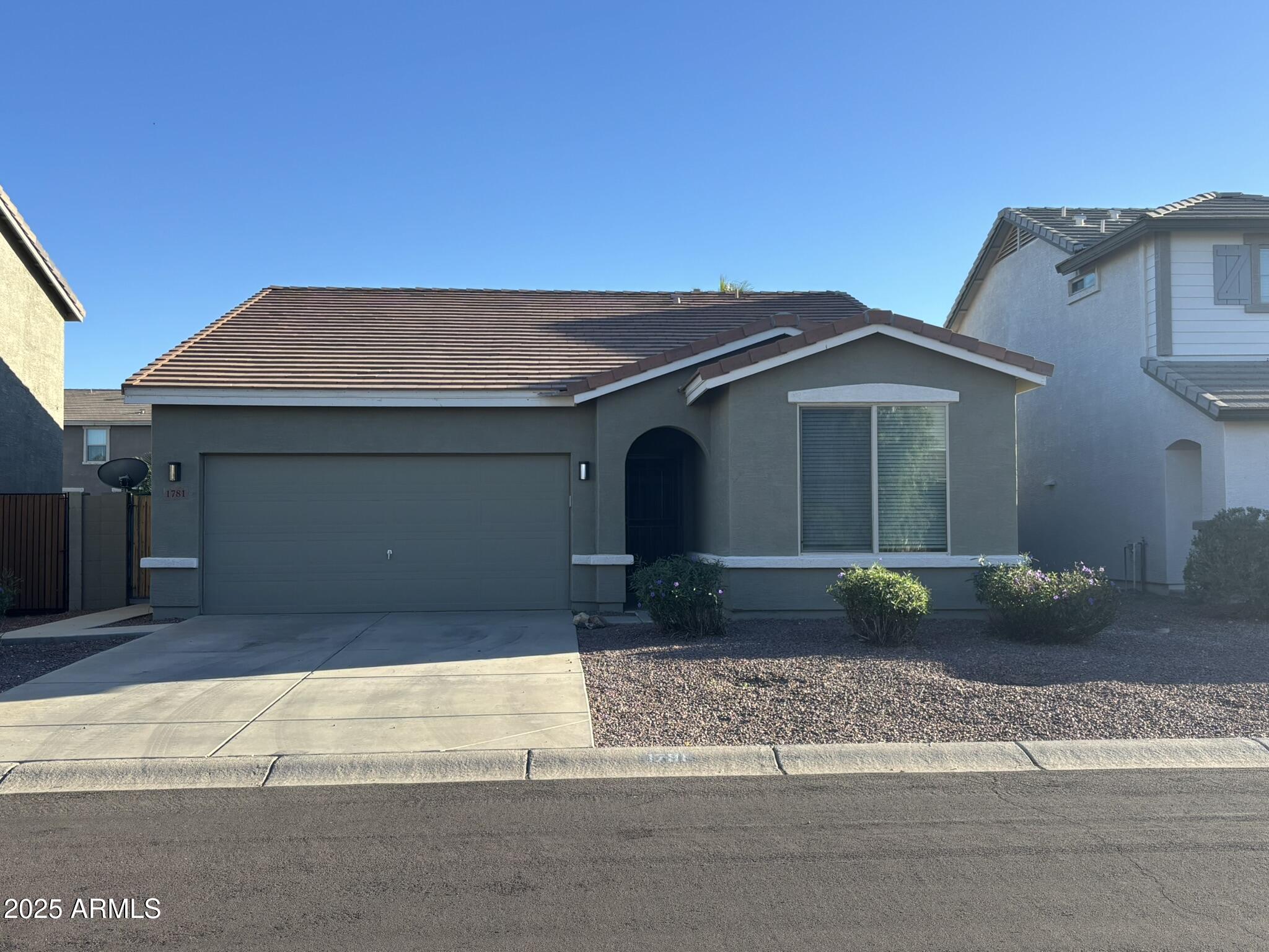 1781 W GOLD MINE Way