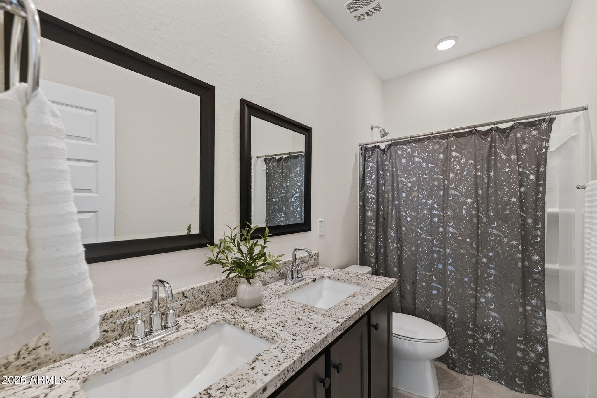 9423 E SOLINA Avenue