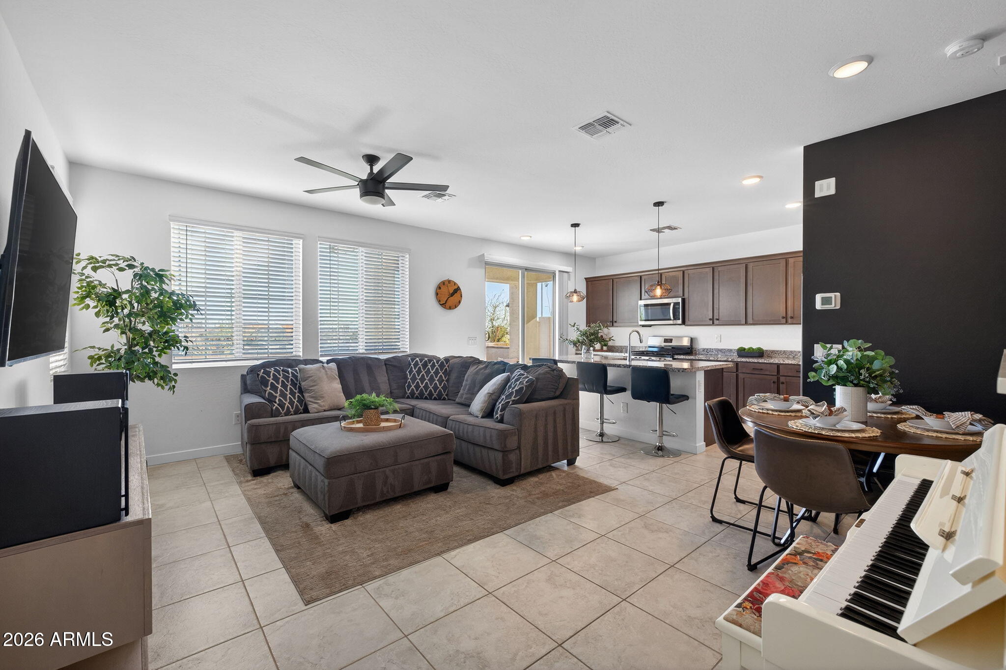 9423 E SOLINA Avenue