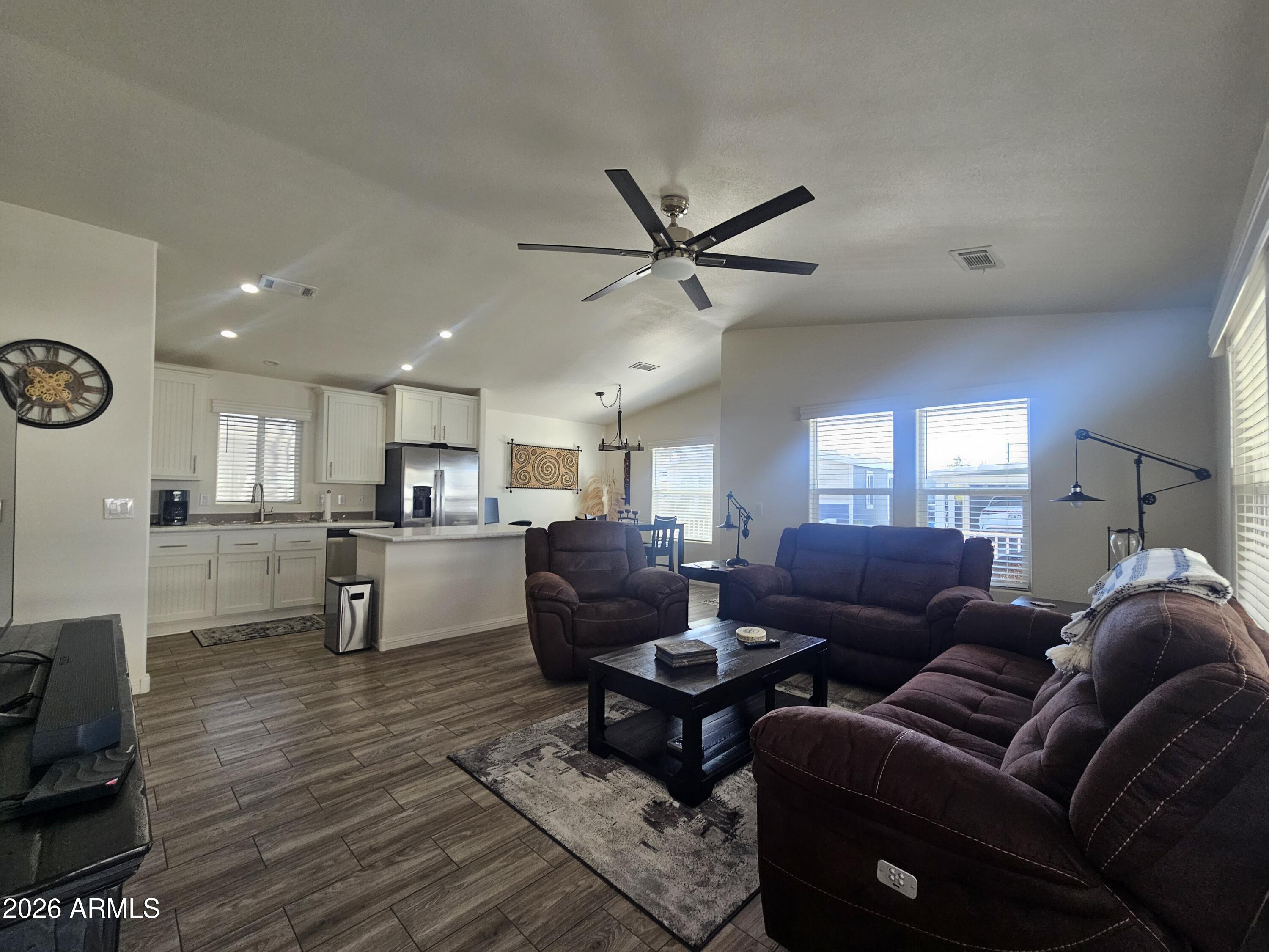 650 N Hawes Road 3132