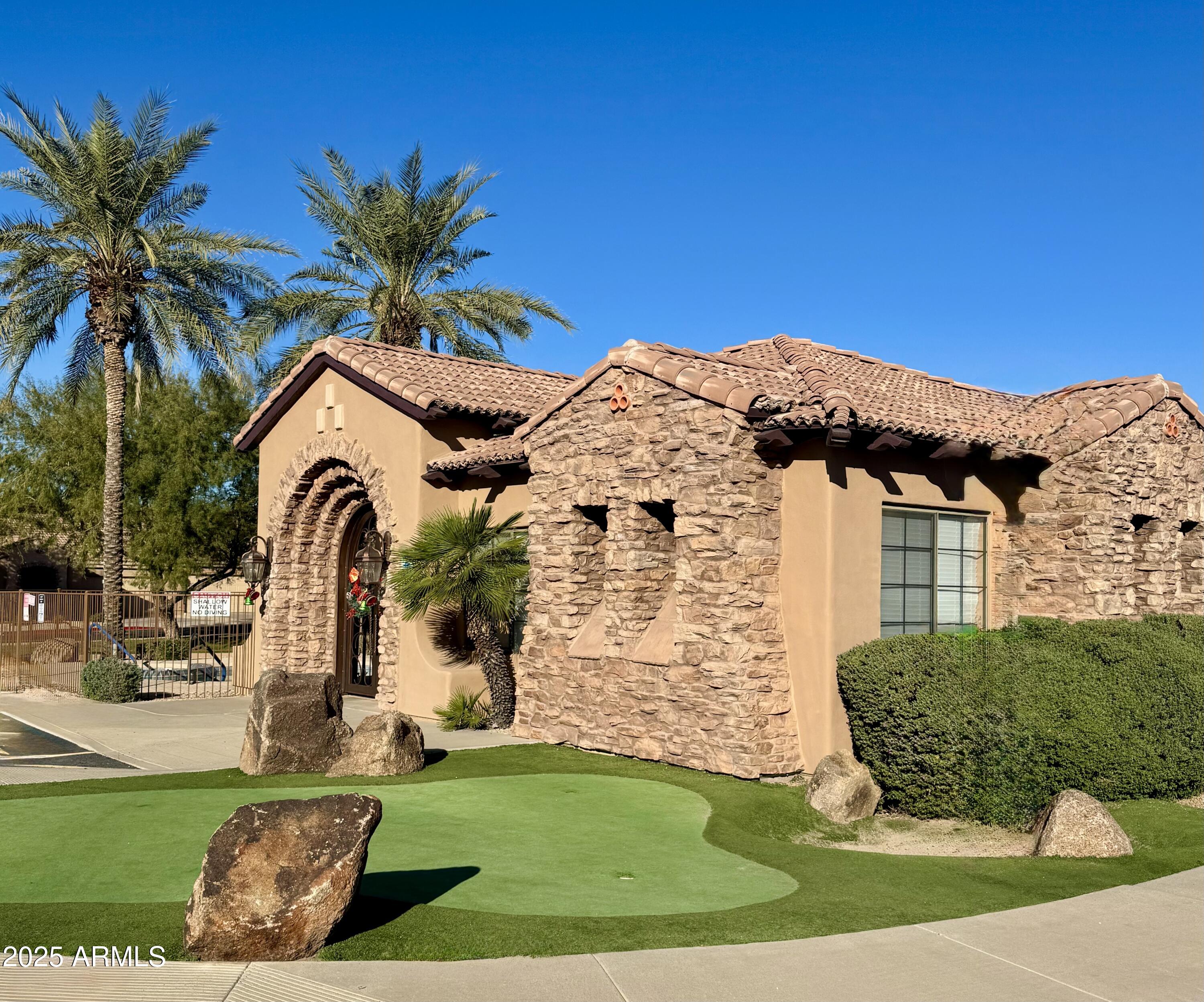 2565 S SIGNAL BUTTE Road 19